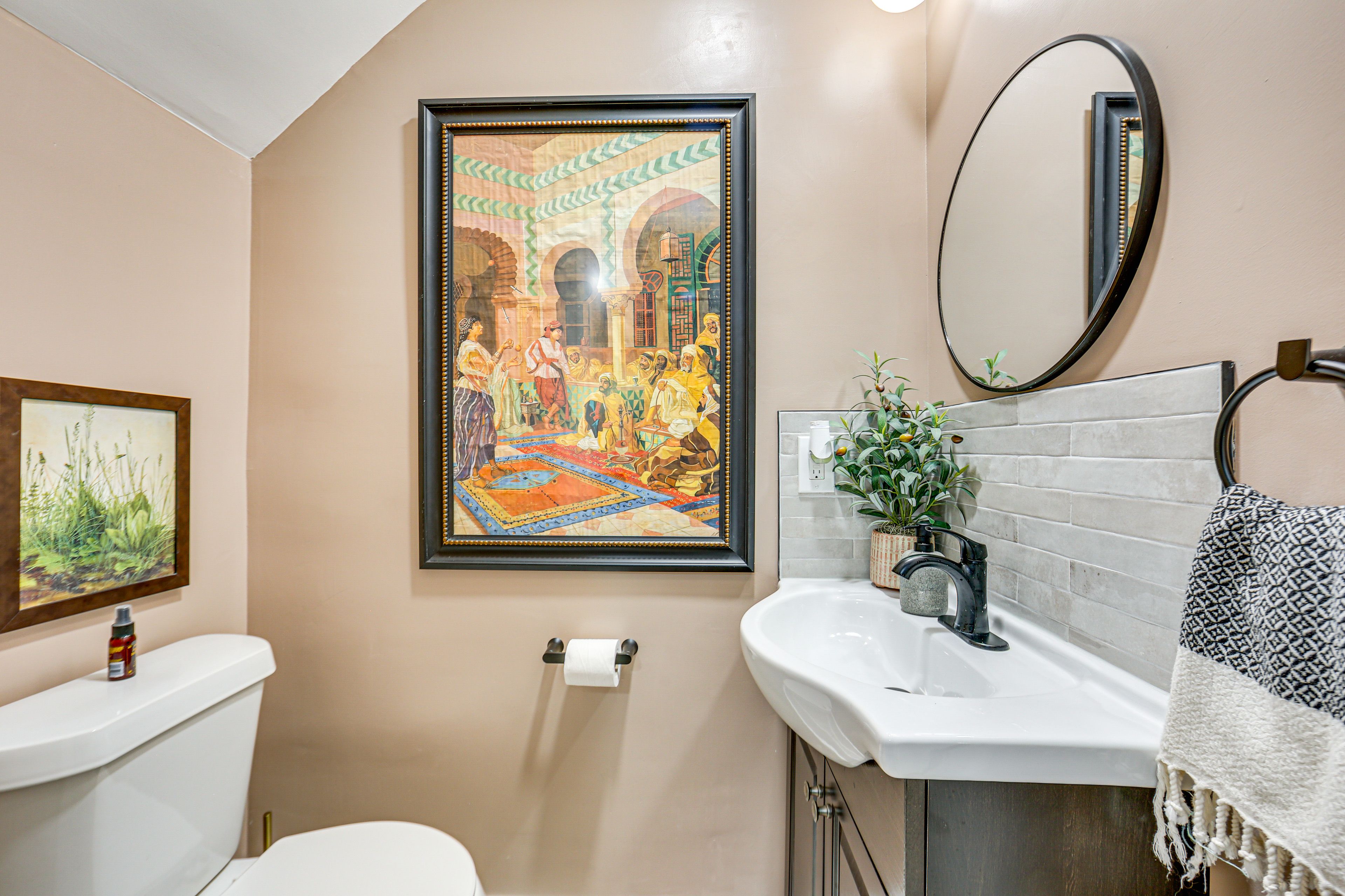 Half Bathroom | 1st Floor