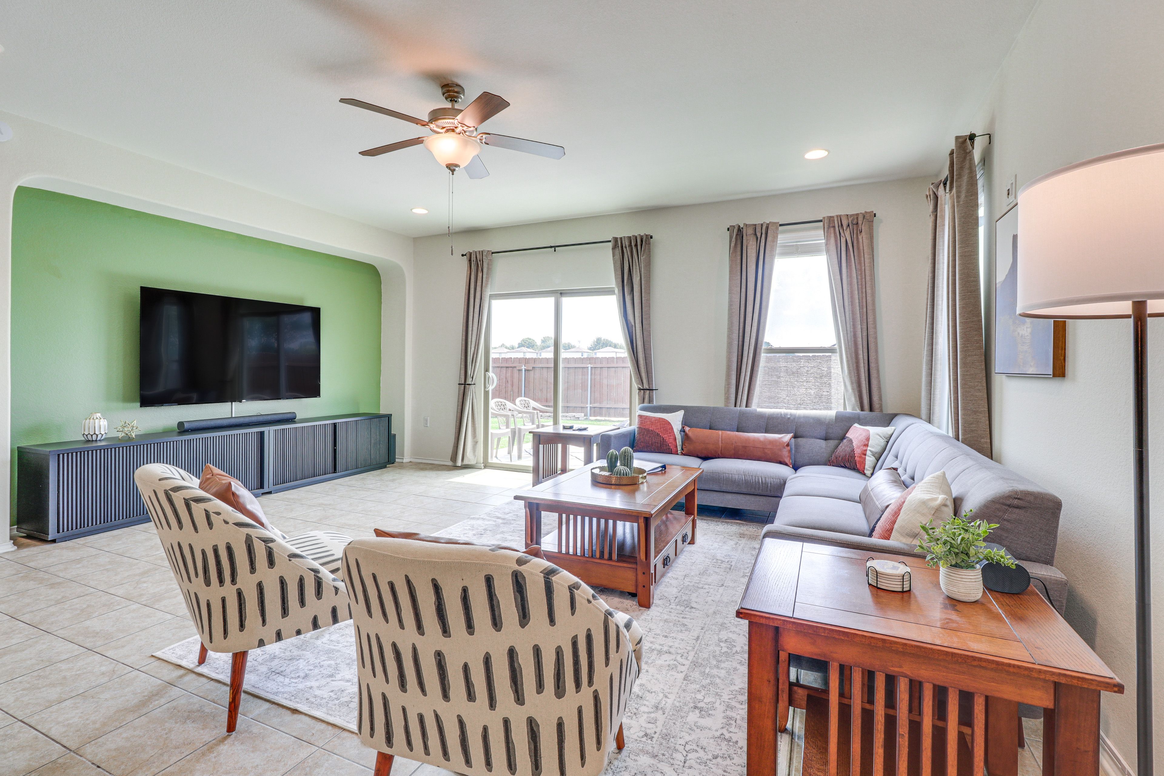 Living Room | 1st Floor | Smart TV | Central A/C & Heating | Free WiFi