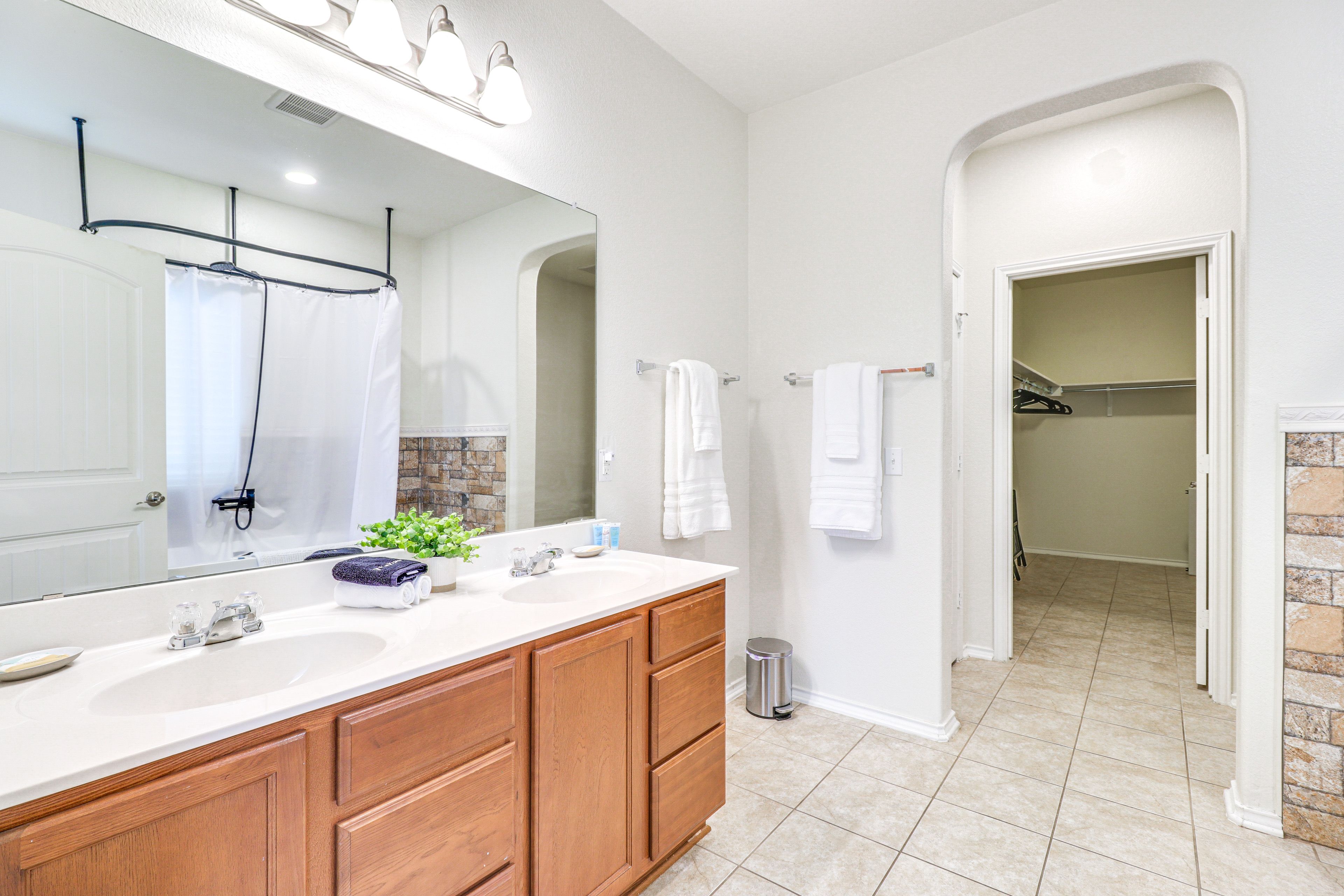 En-Suite Bathroom | 1st Floor | Towels Provided