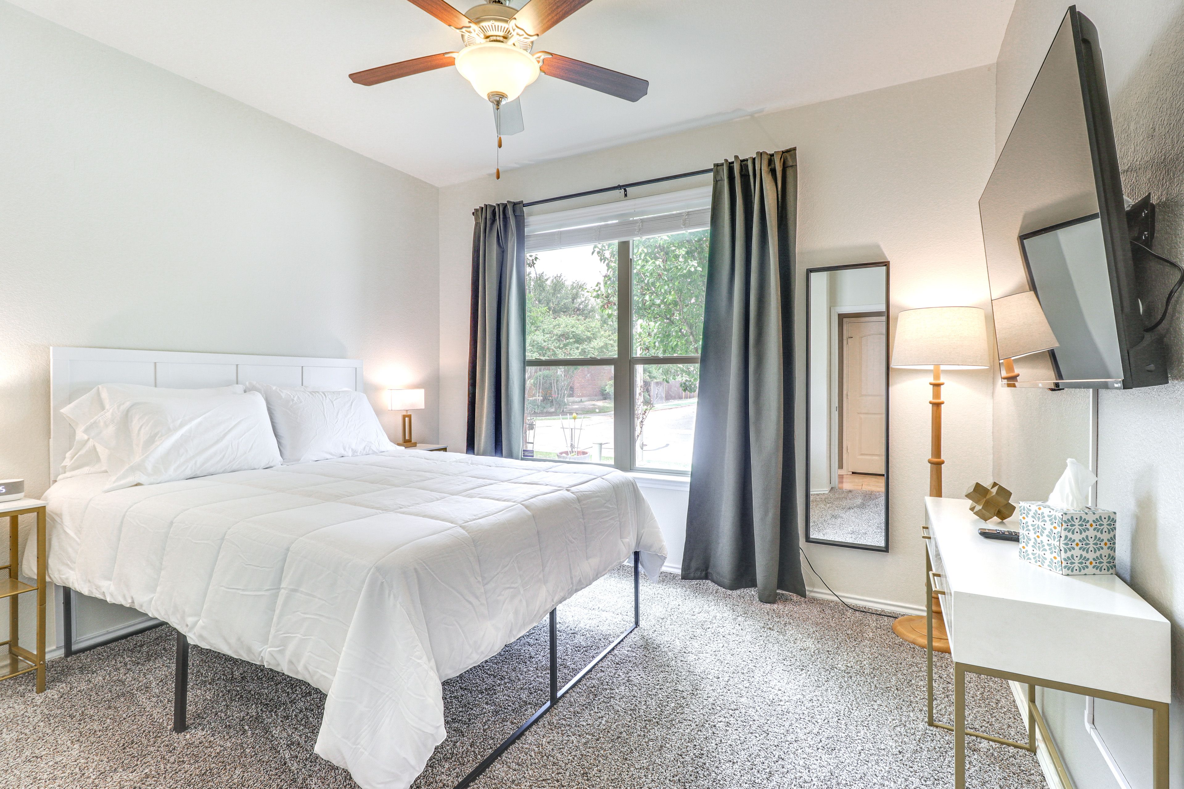 Bedroom 2 | 1st Floor | Queen Bed | Smart TV