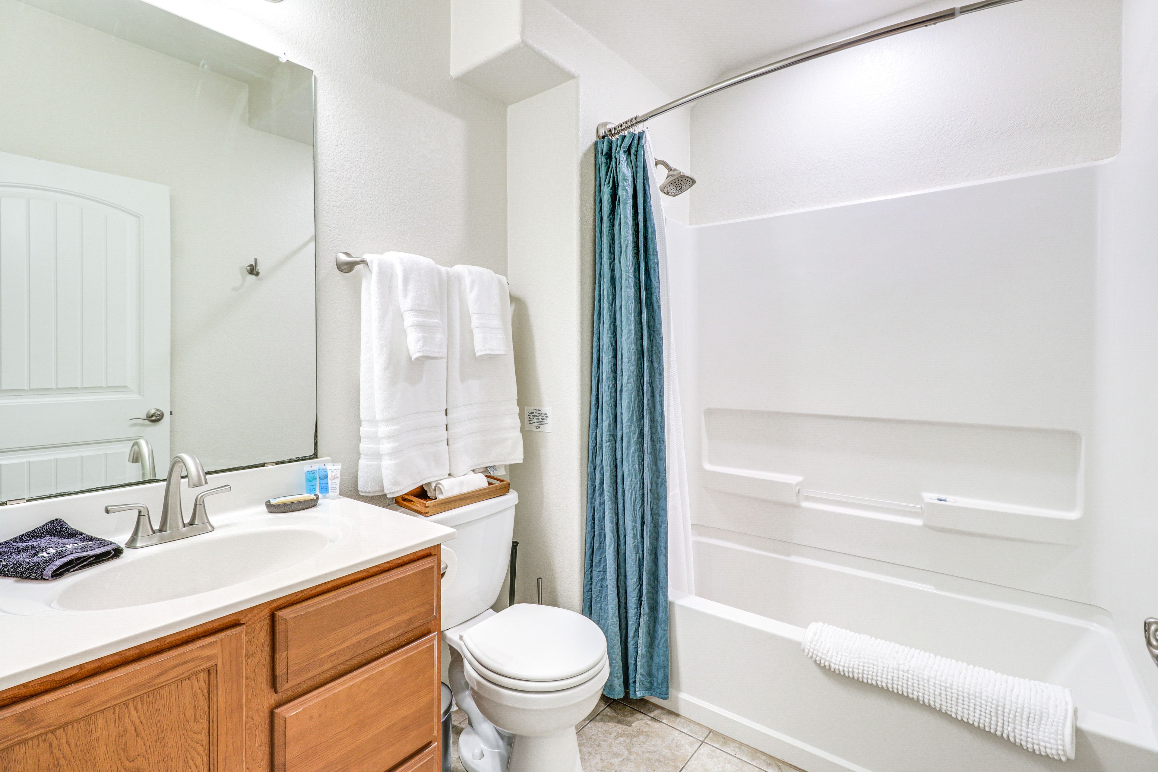 Full Bathroom | 1st Floor | Complimentary Toiletries