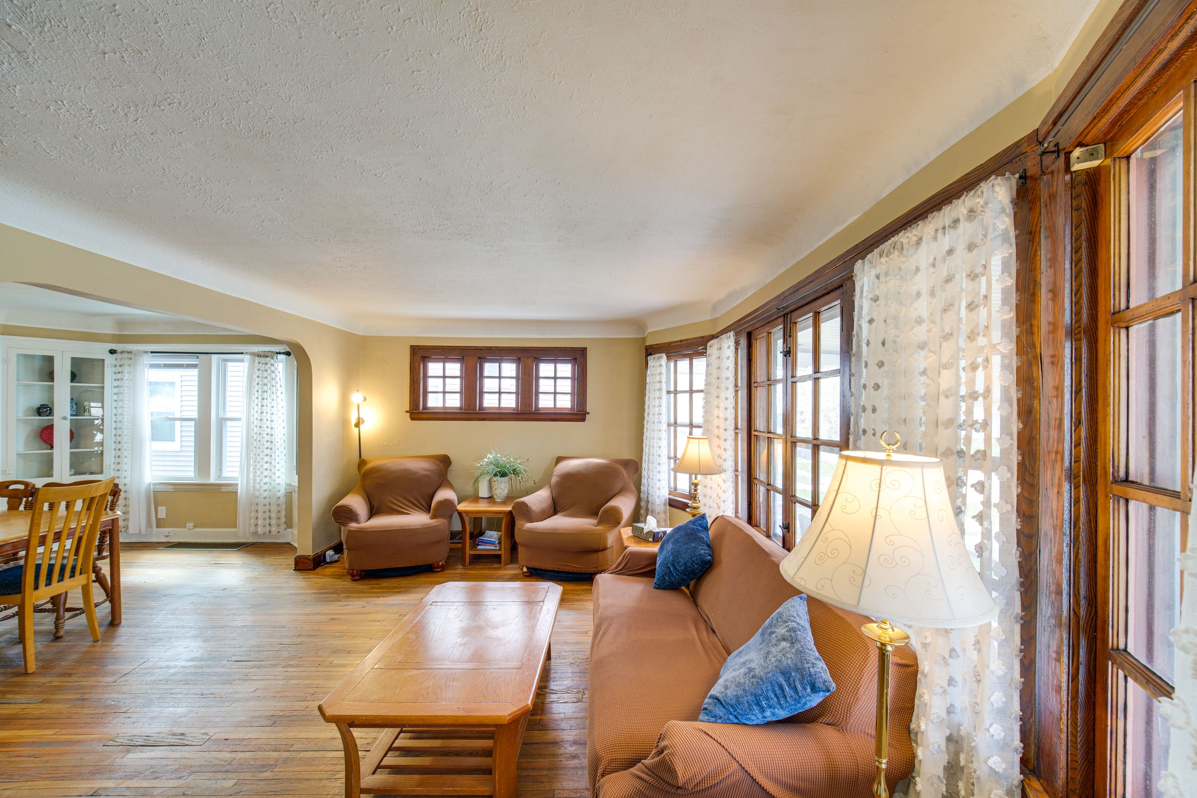 Living Room | 1st Floor | Smart TV | Free WiFi