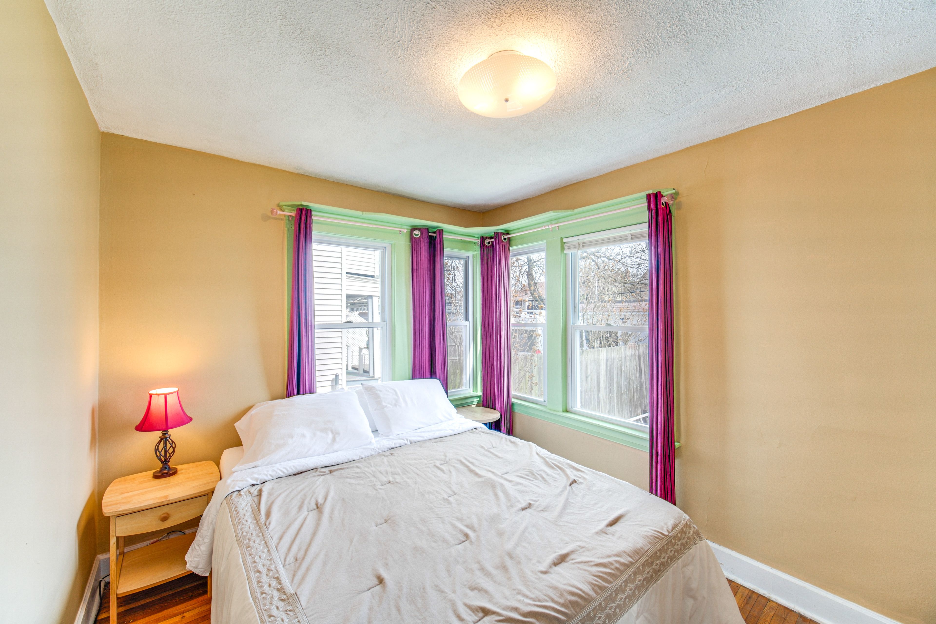 Bedroom 1 | Queen Bed | 1st Floor | Linens Provided