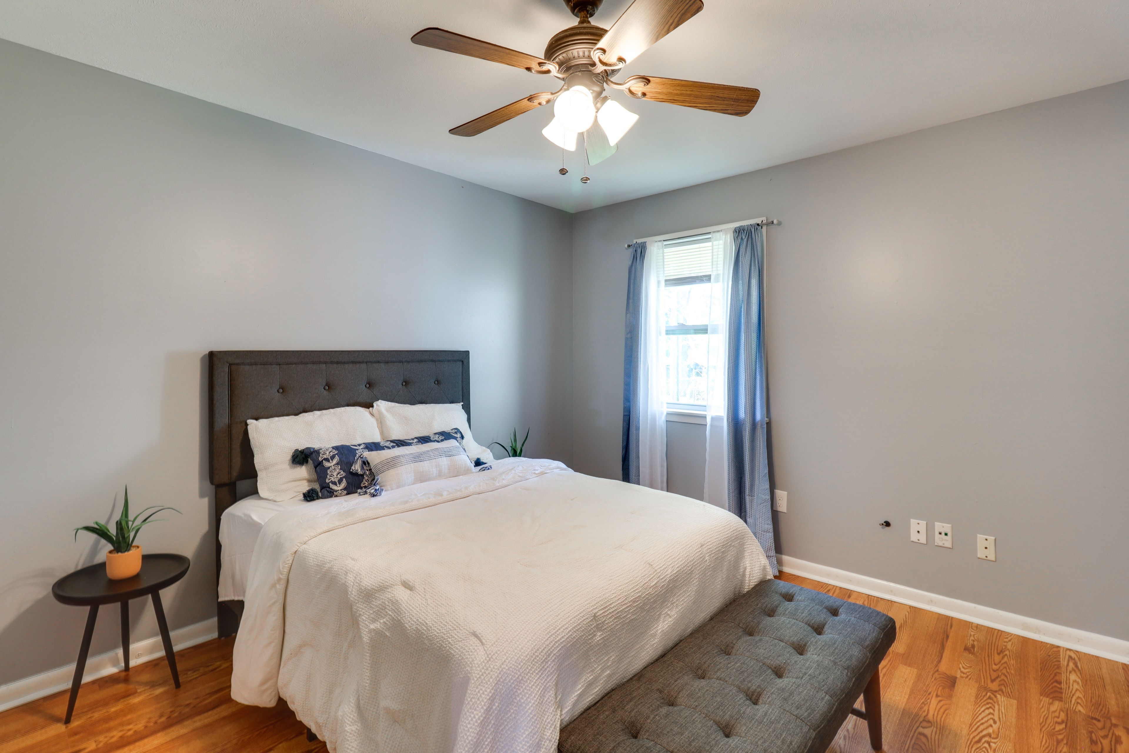 Bedroom 2 | Queen Bed
