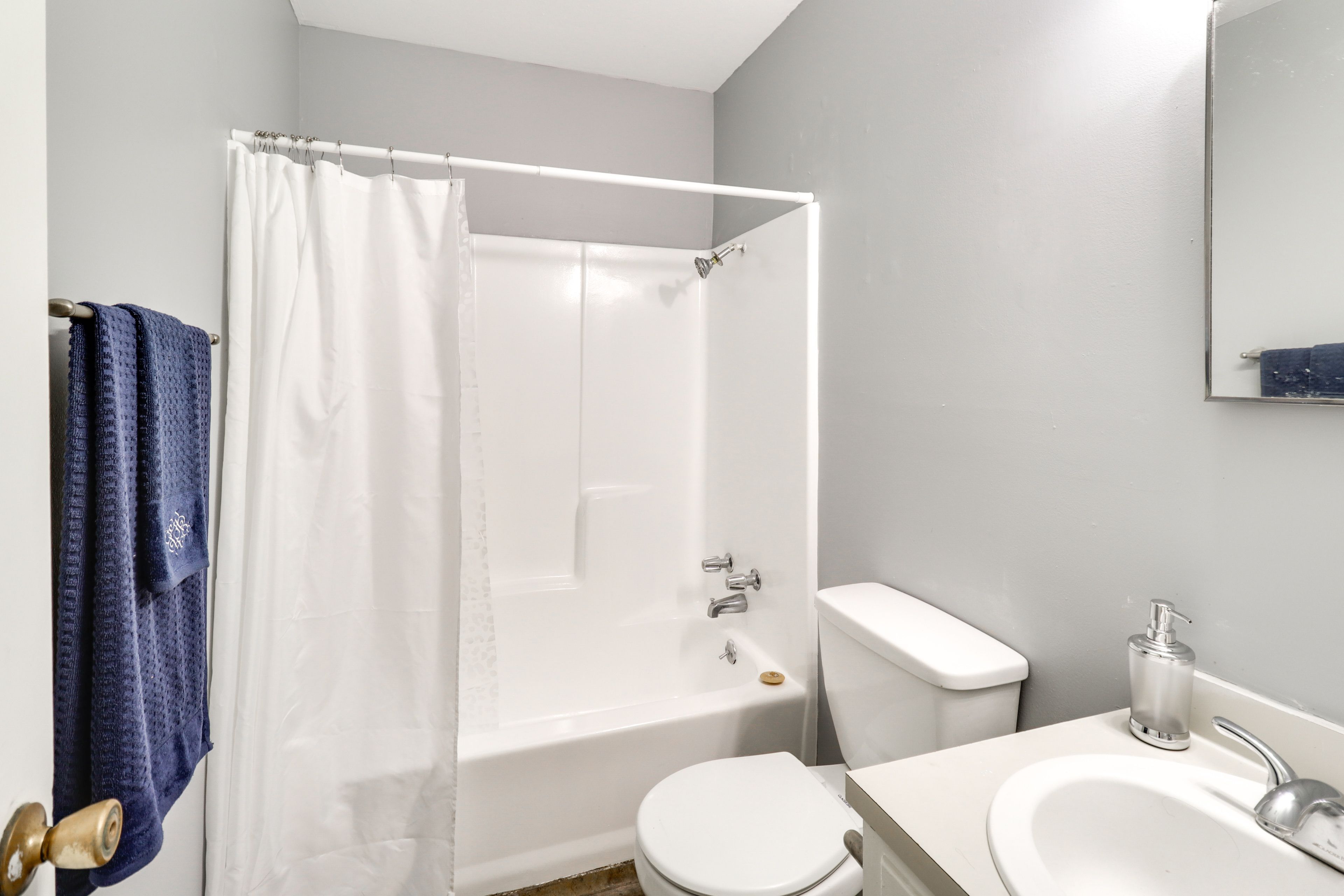 Full Bathroom