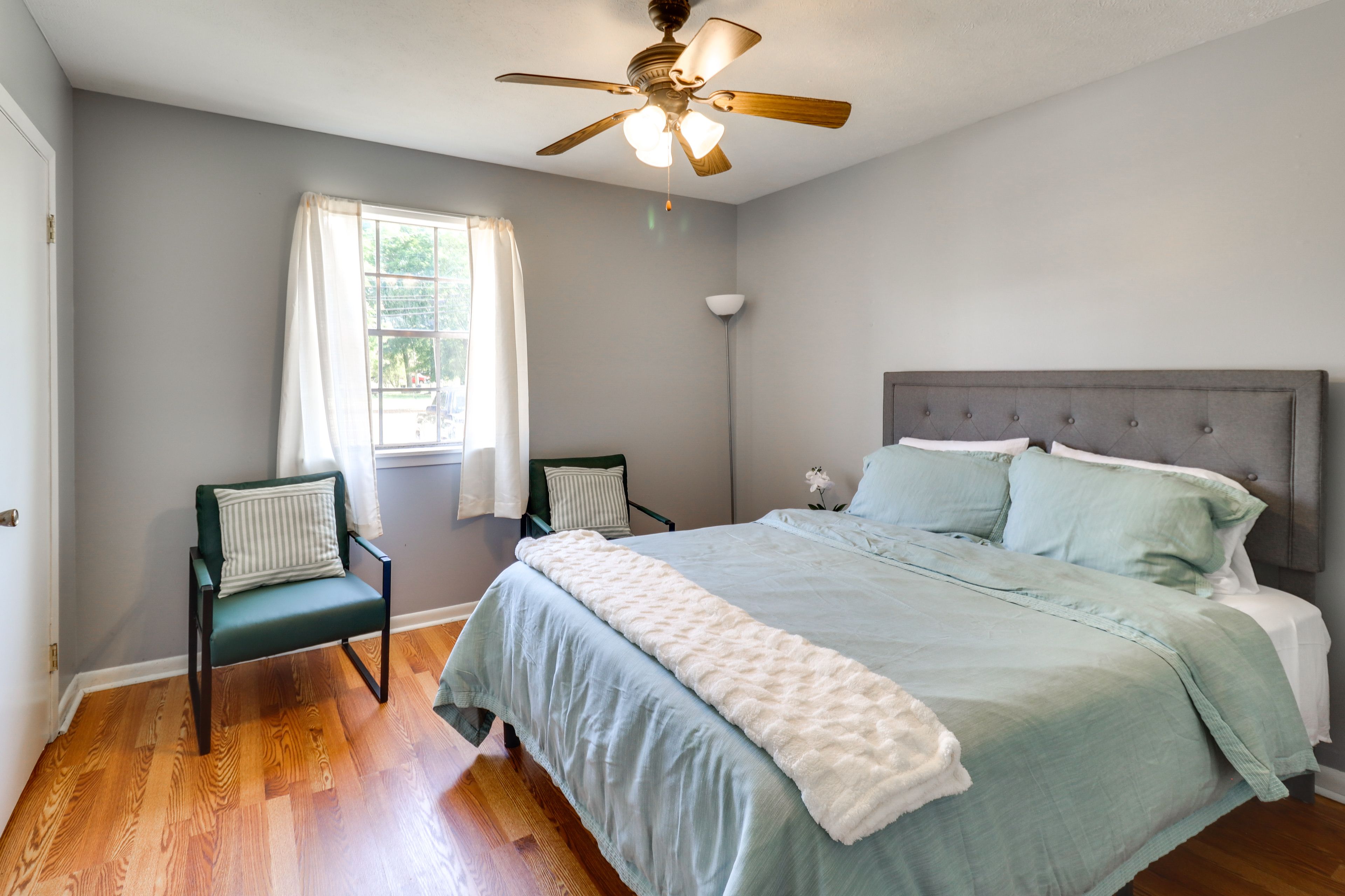 Bedroom 1 | Queen Bed