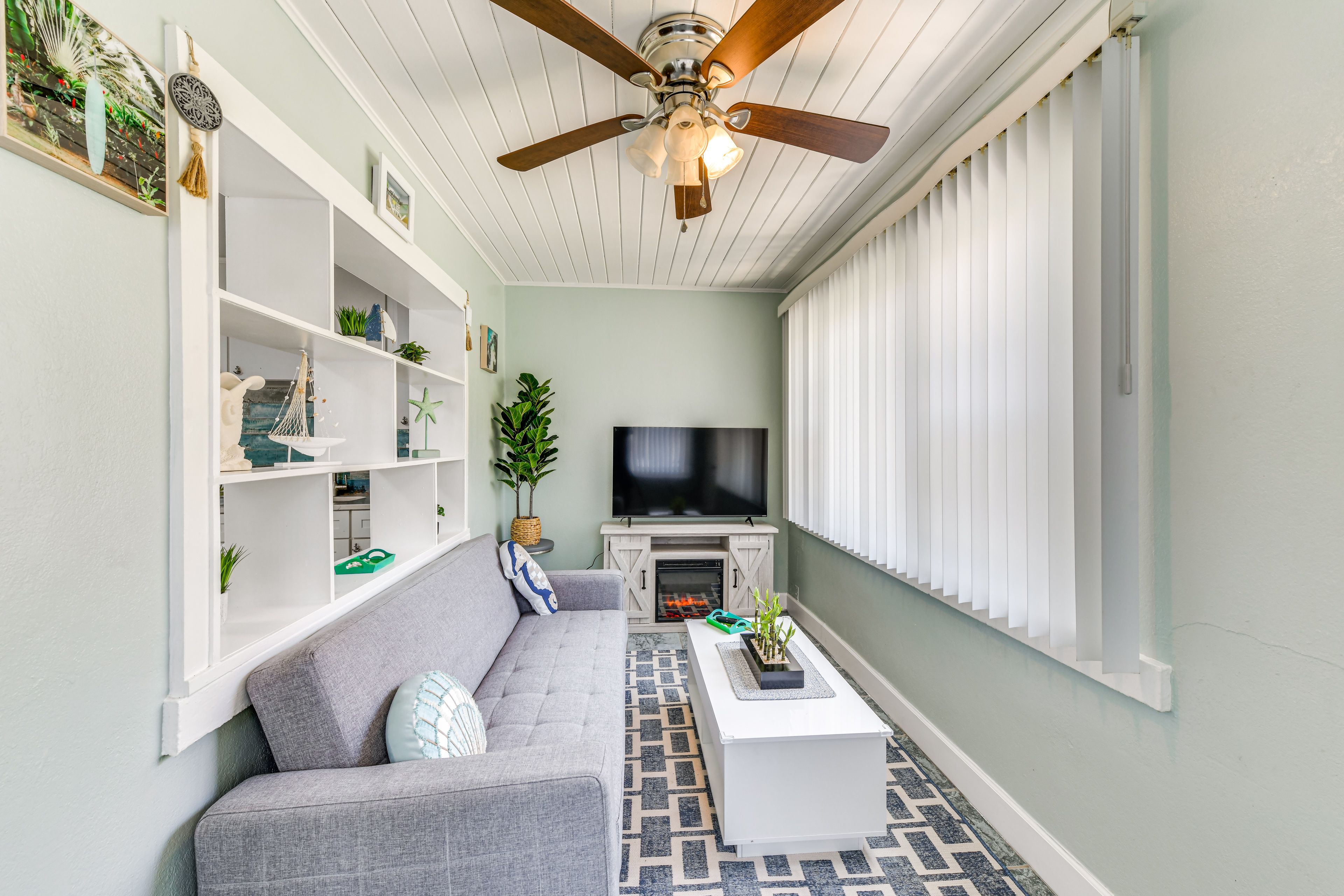 Living Room | Futon | Smart TV w/ Cable | Electric Fireplace