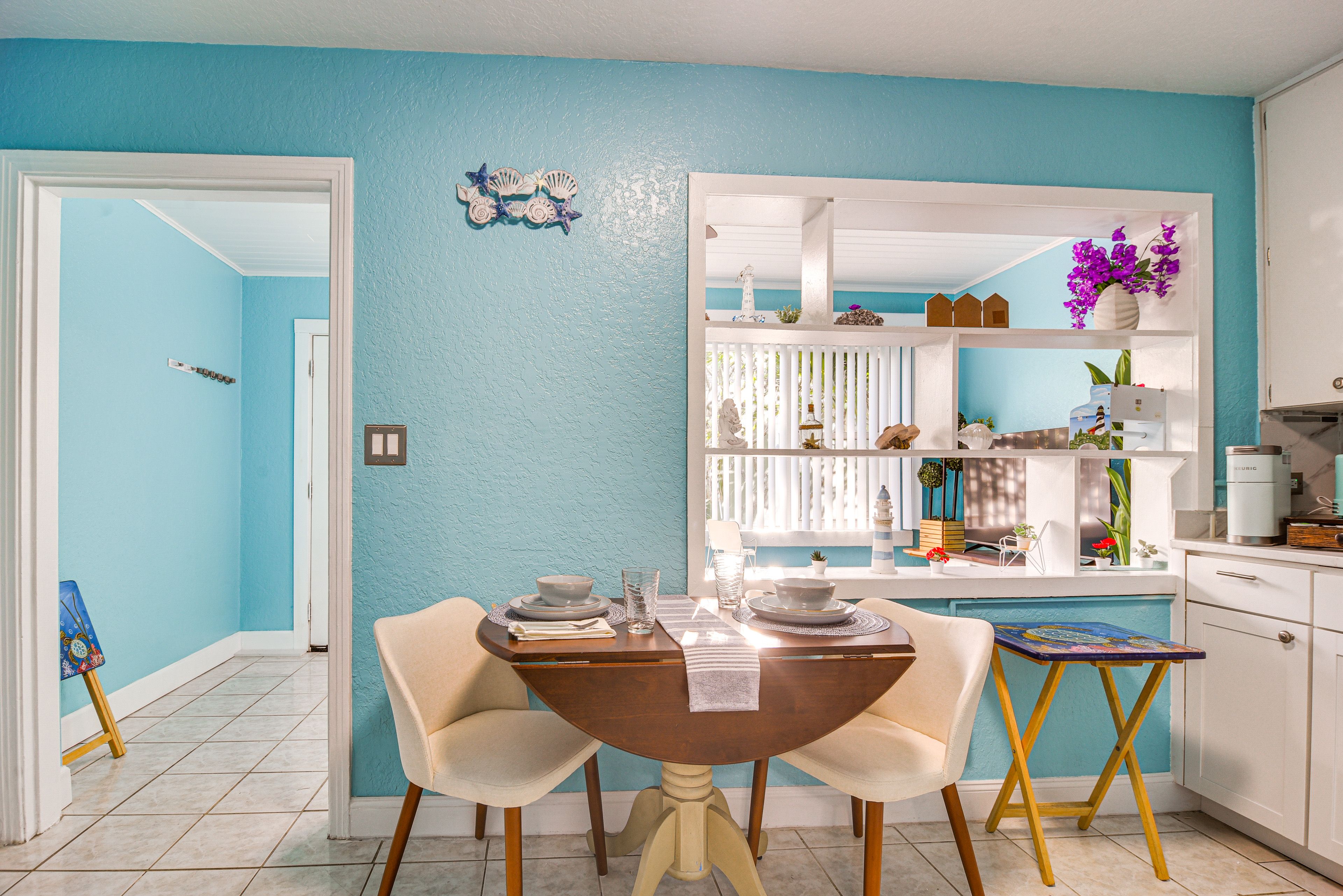 Dining Area | Dishware/Flatware Provided