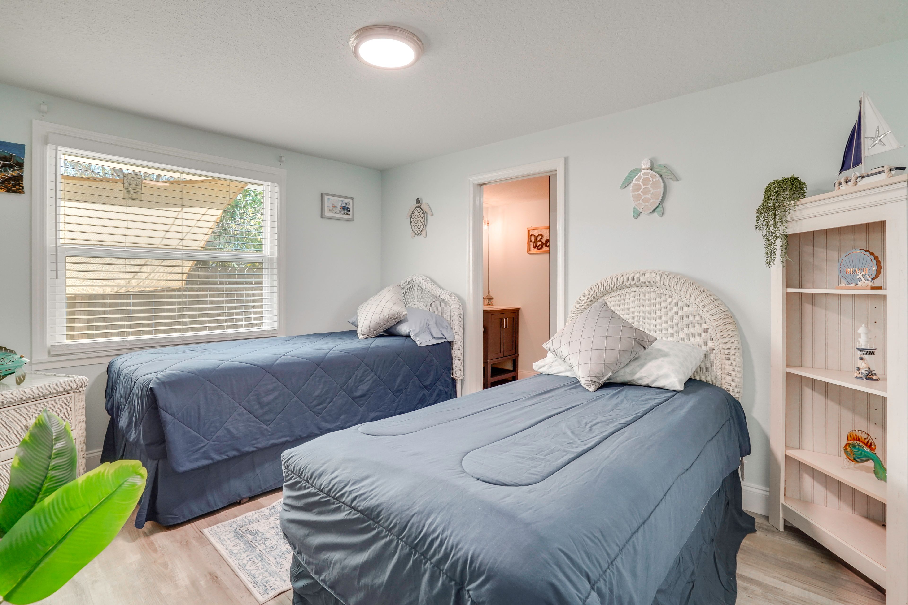 Bedroom 2 | 2 Twin Beds