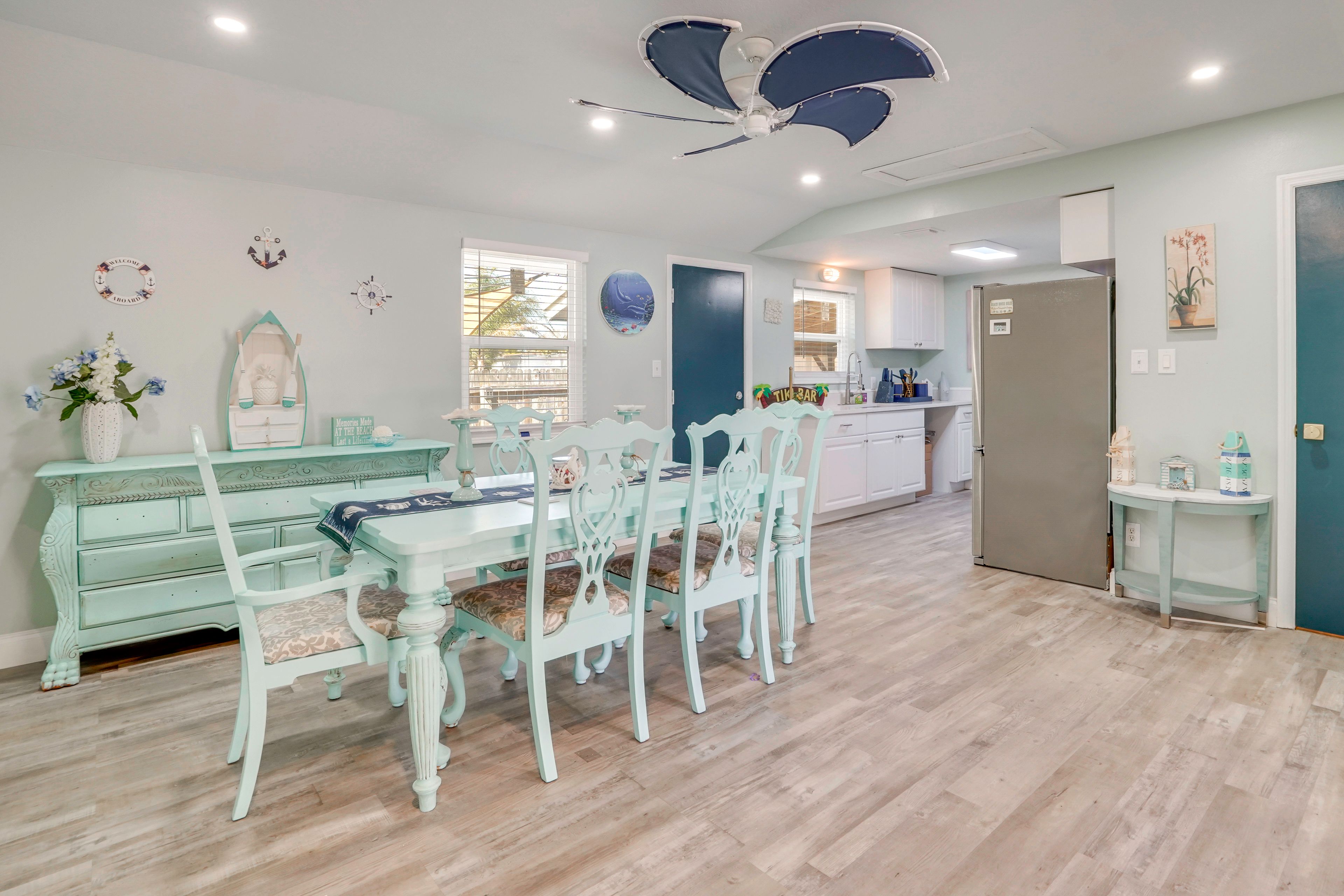 Dining Area | Kitchen