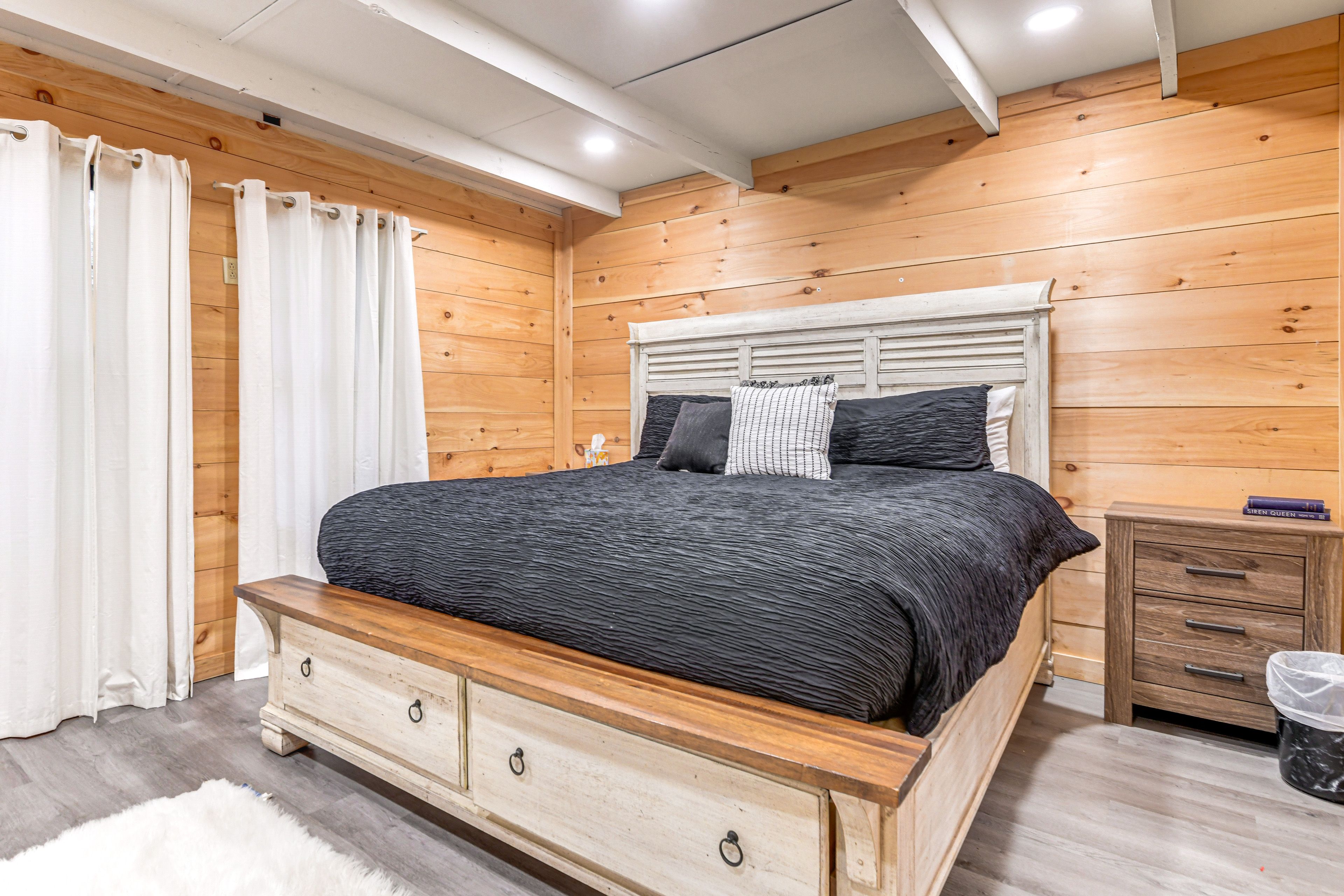 Bedroom 1 | King Bed