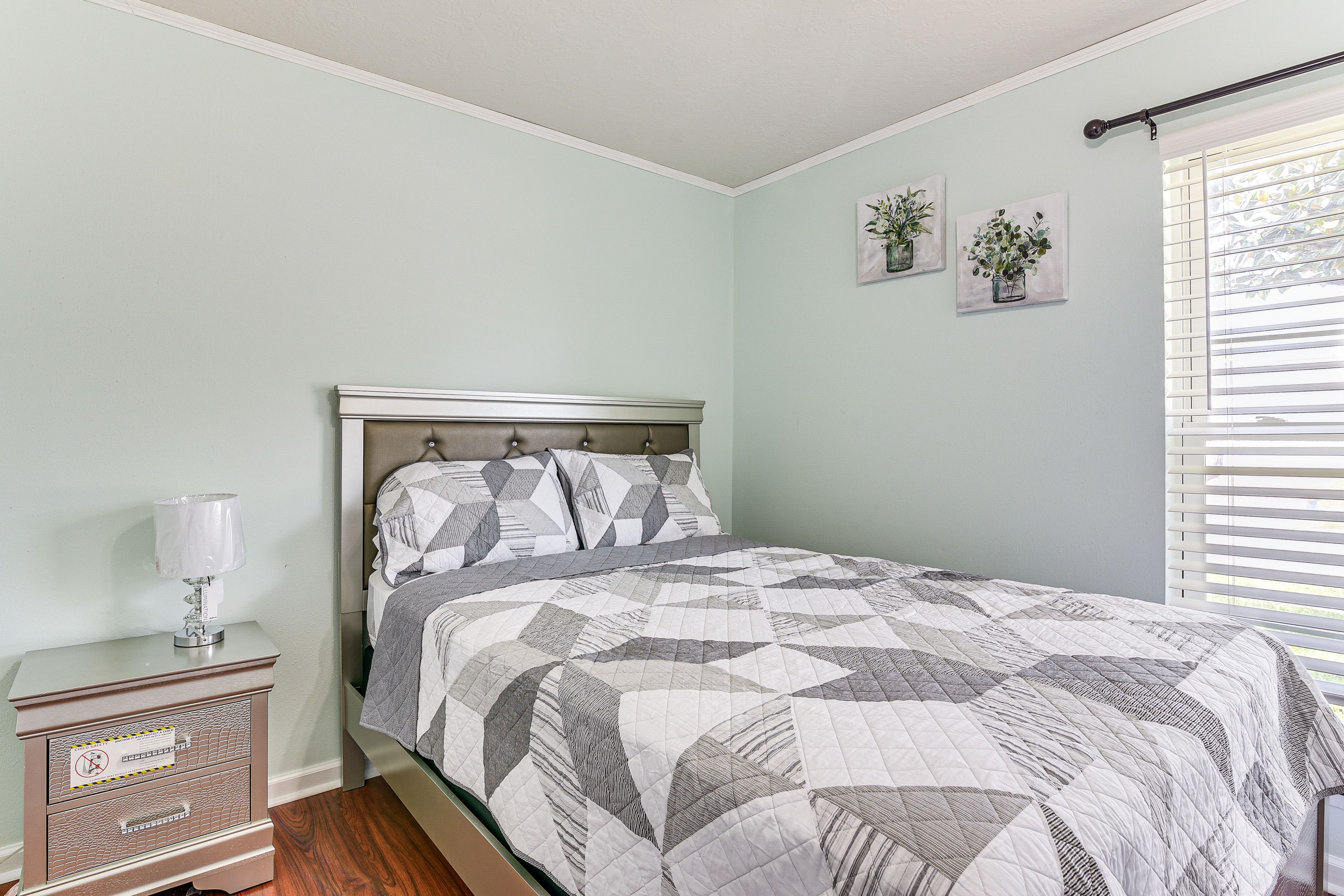 Bedroom 2 | Queen Bed
