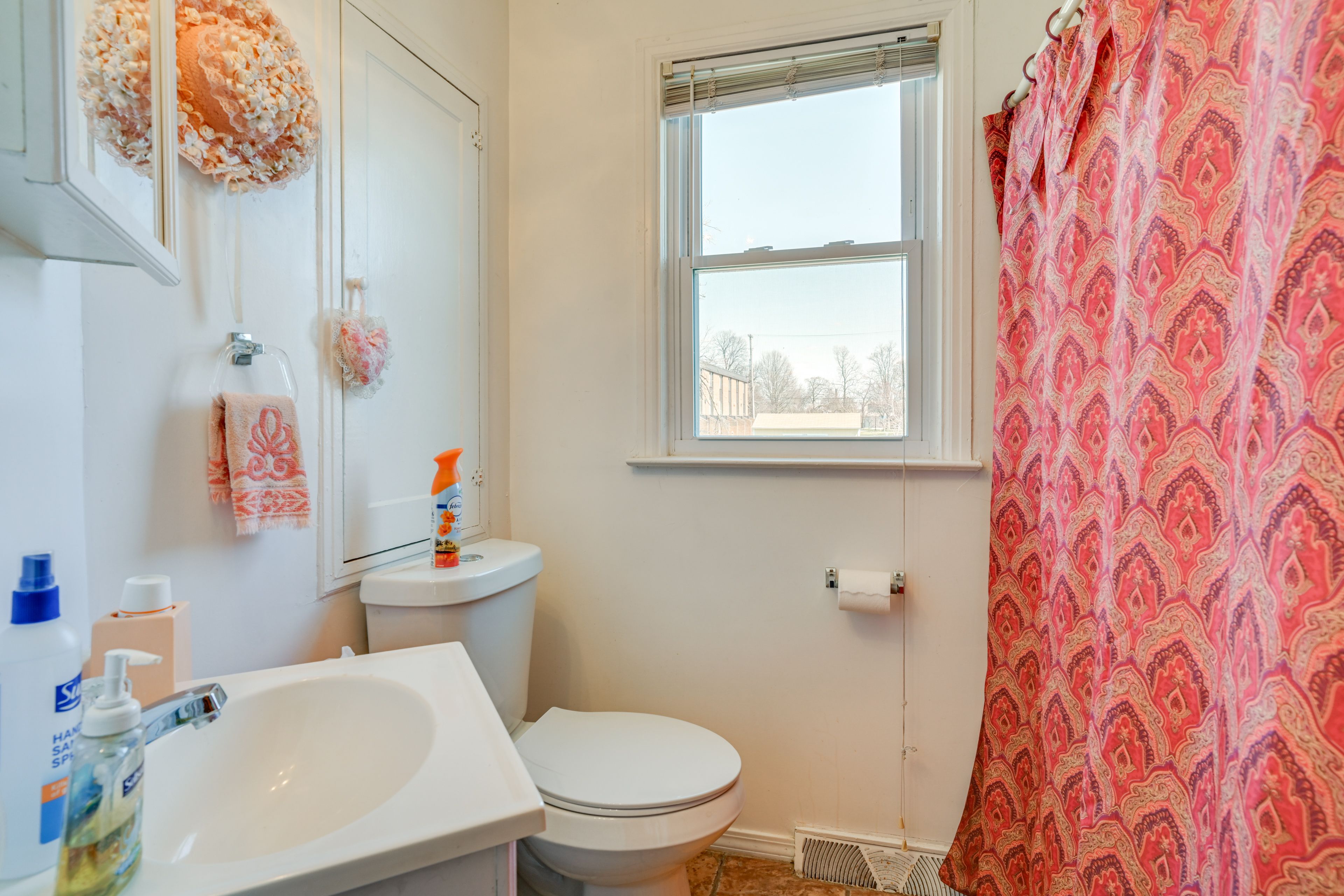 En-Suite Bathroom | 1st Floor | Complimentary Toiletries | Hair Dryer