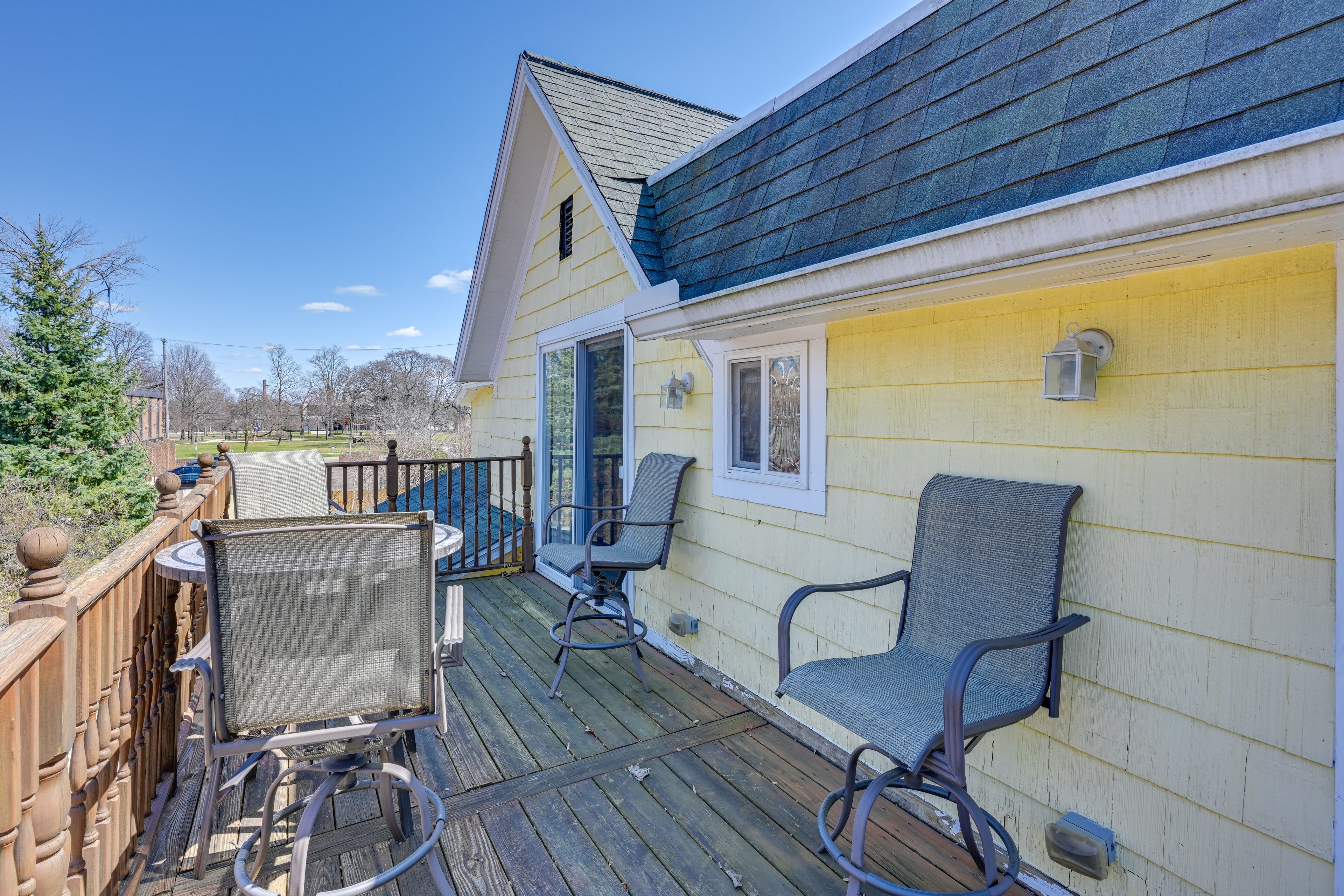 2nd-Floor Deck | Outdoor Dining Set