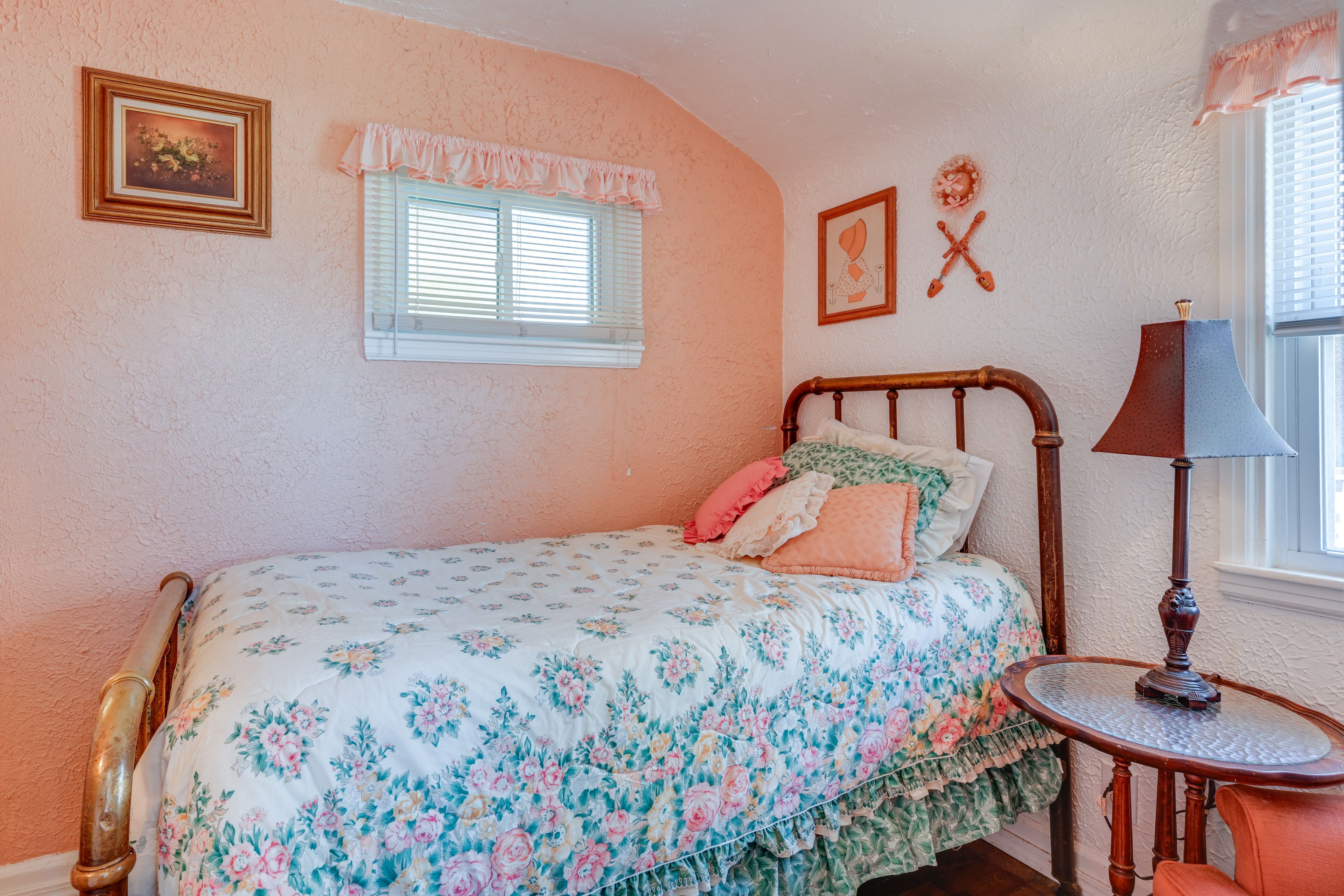 Bedroom 2 | 1st Floor | Twin Bed