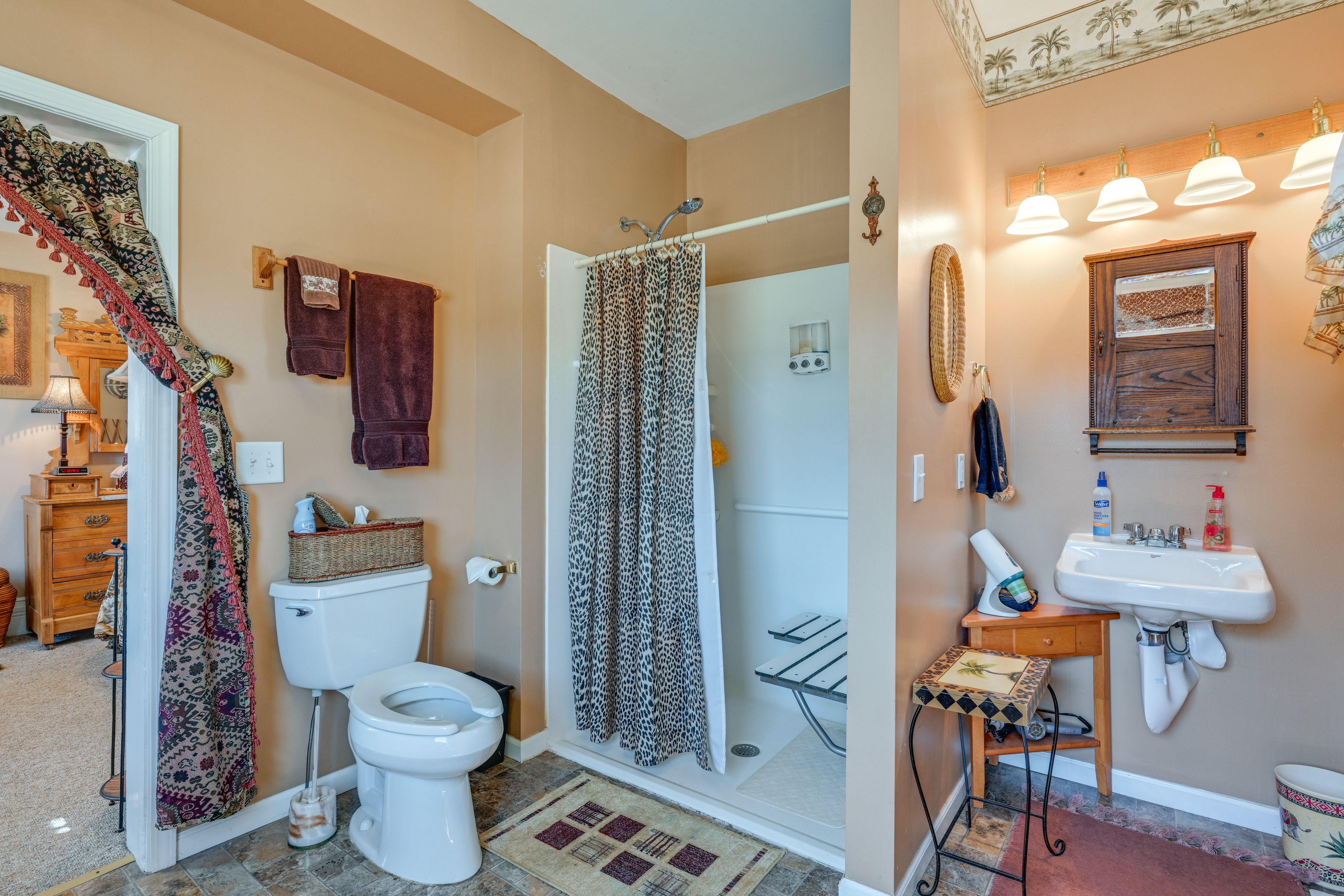 En-Suite Bathroom | 1st Floor | Towels Provided