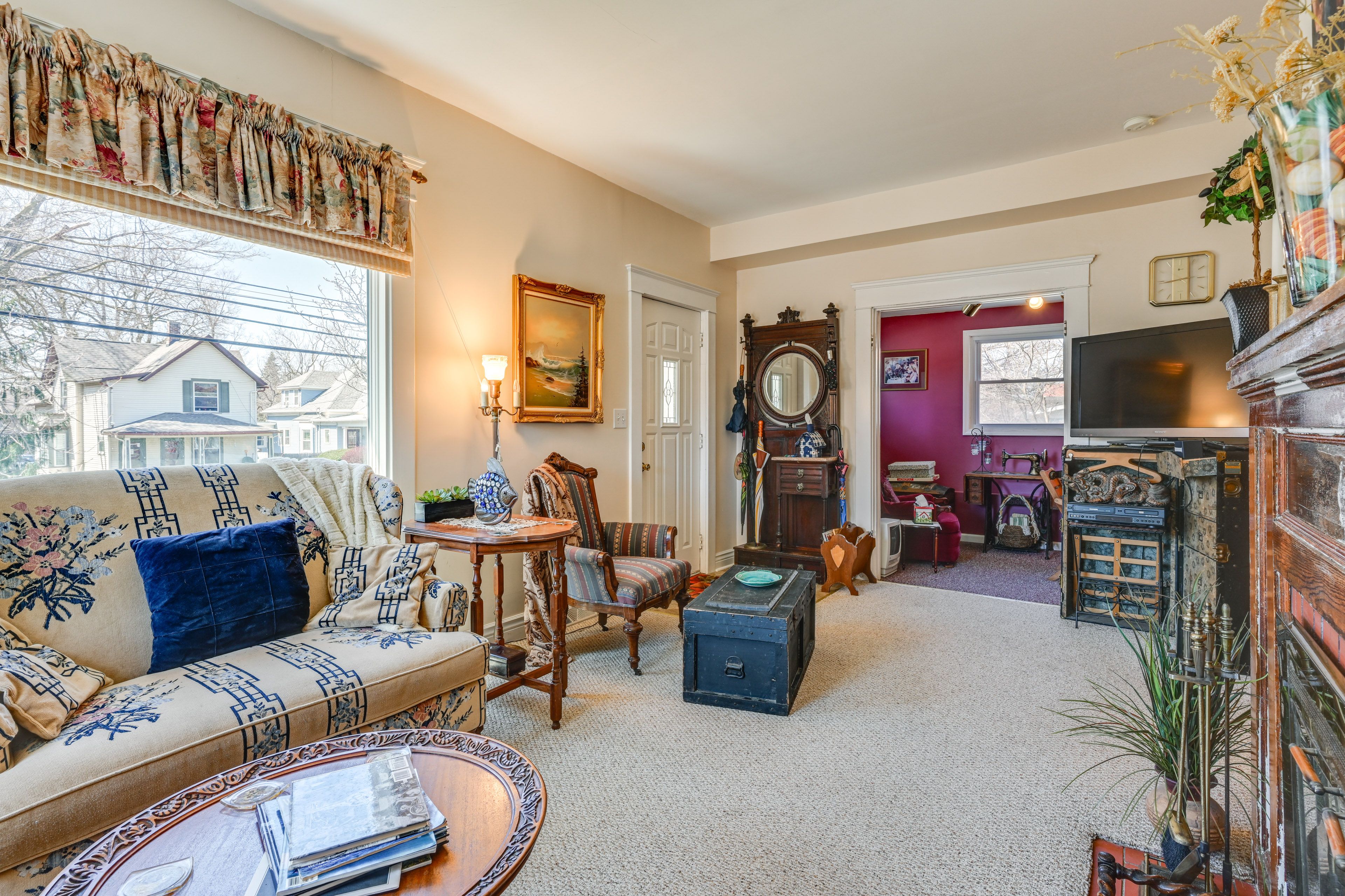 Living Room | 1st Floor | Free WiFi | Central Heating & A/C