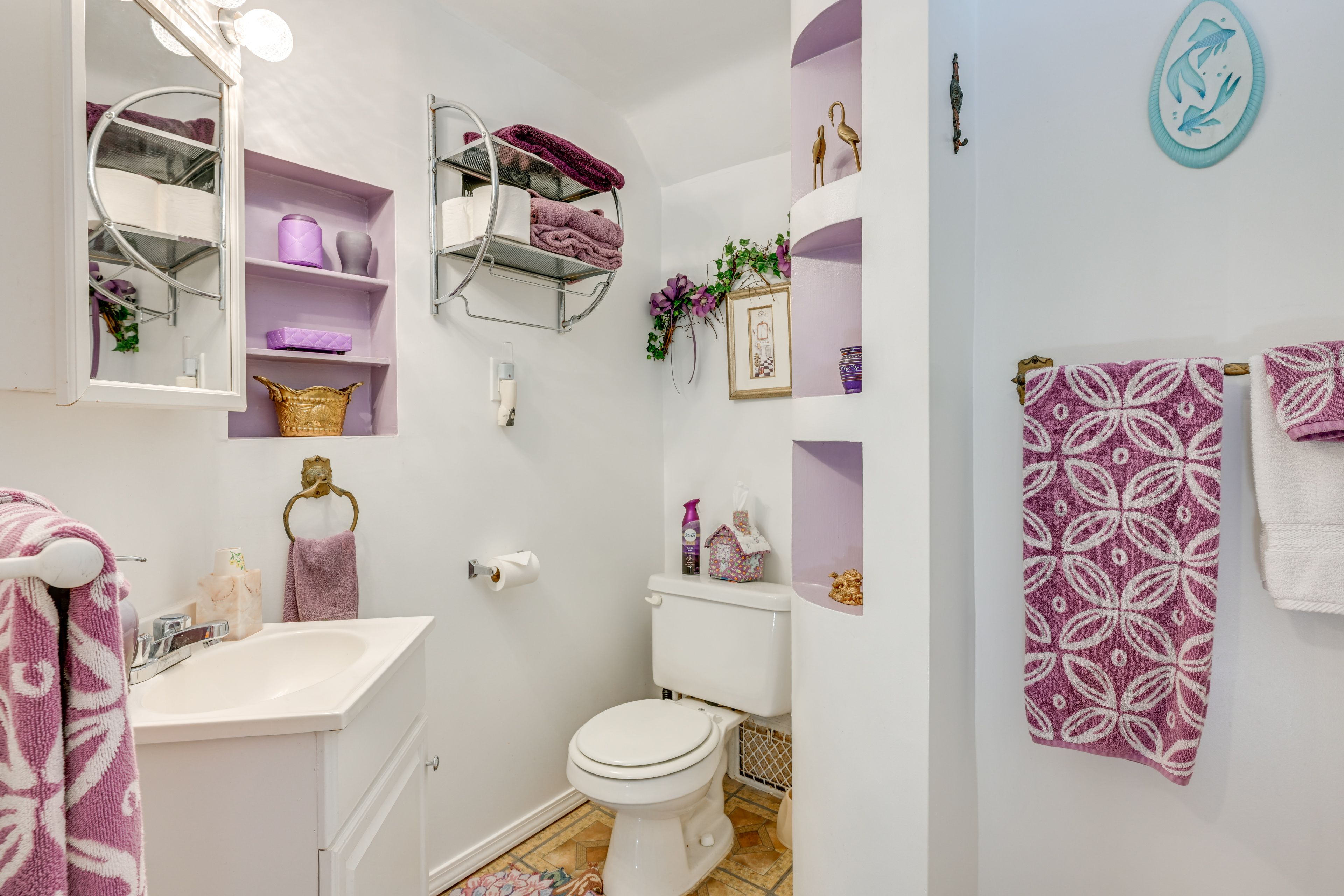 Full Bathroom | 2nd Floor