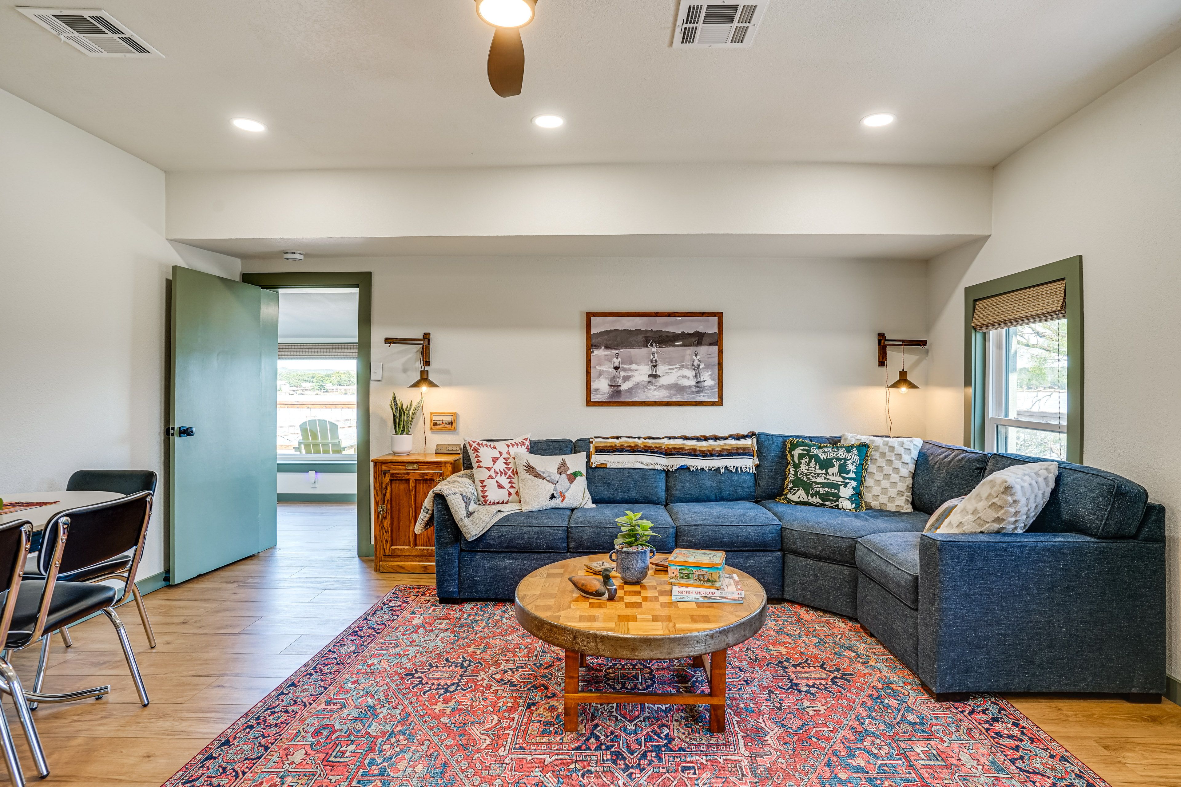 Living Room | Smart TV | Fireplace | Central Heating & A/C | Free WiFi