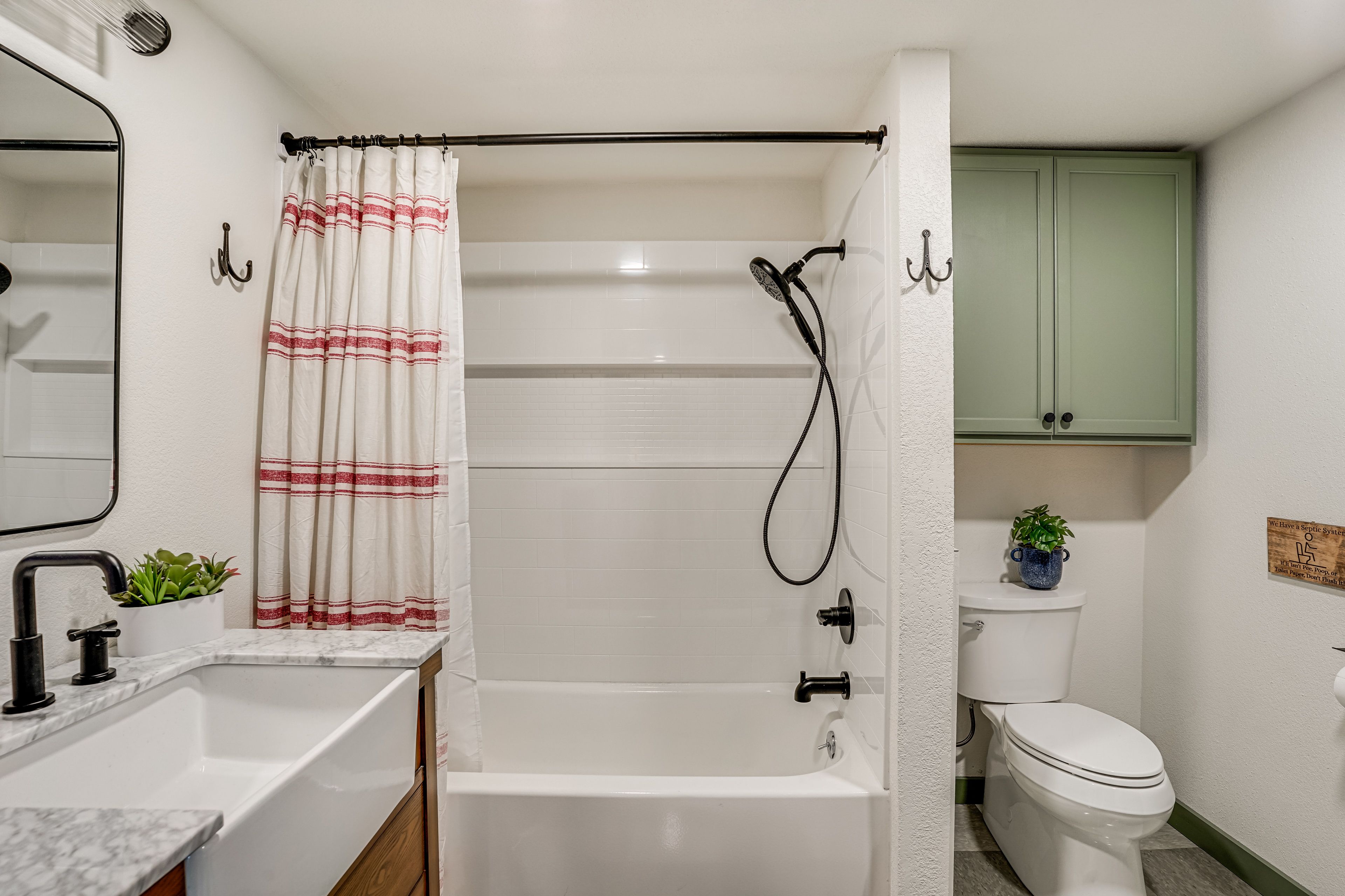Full Bathroom | Complimentary Toiletries | Towels Provided | Washer/Dryer