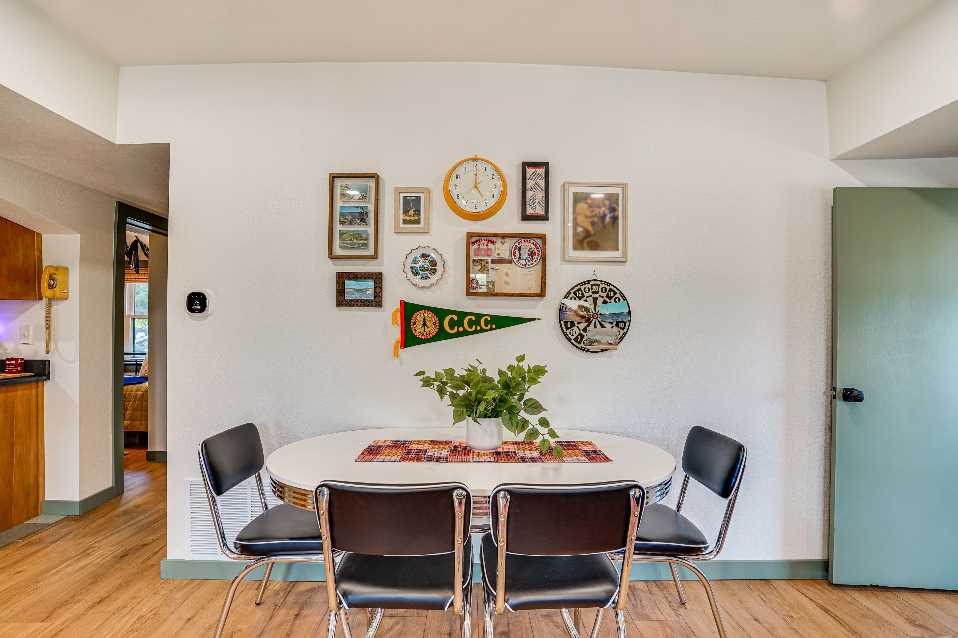Dining Area | Dishware/Flatware