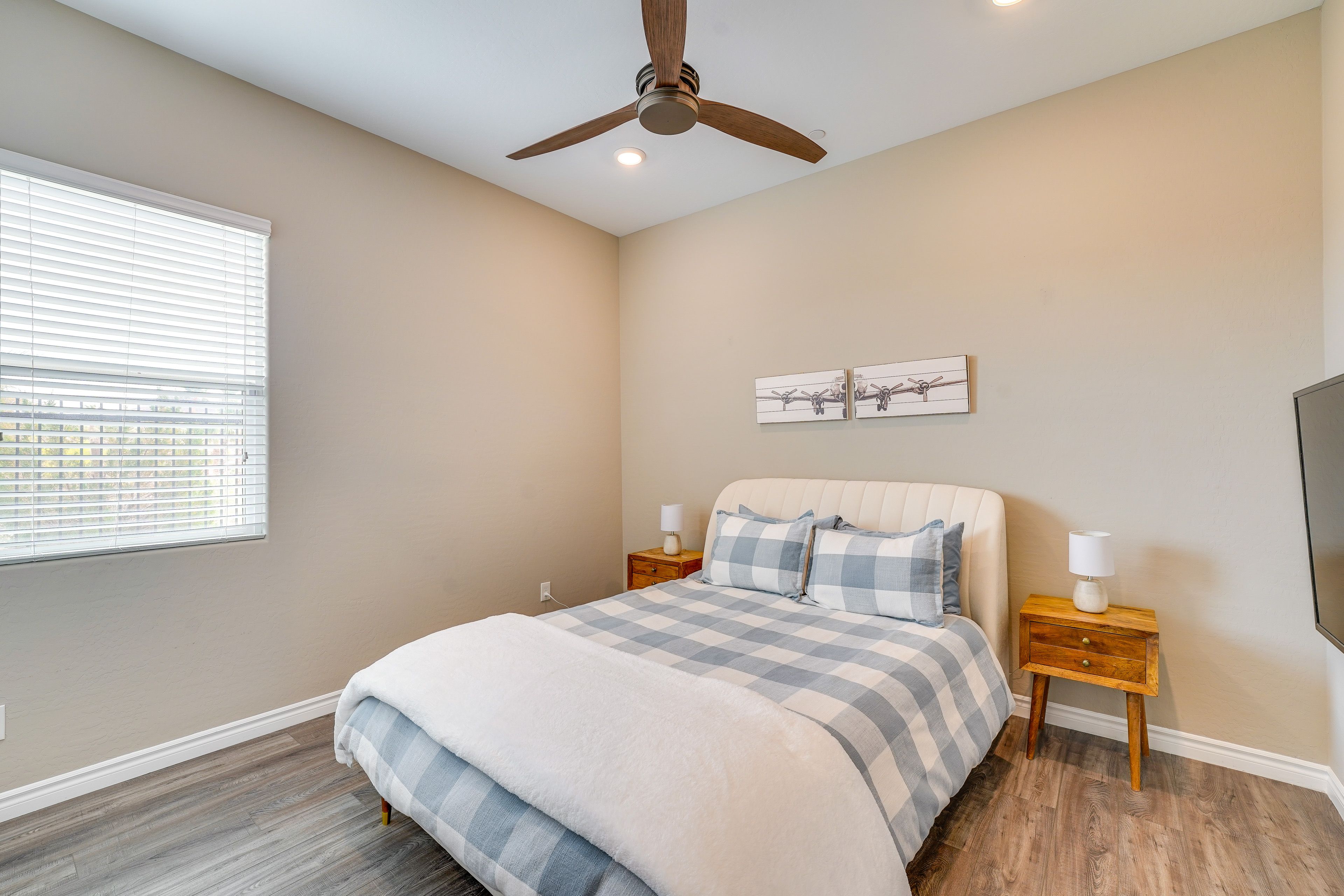 Bedroom 2 | Queen Bed | Smart TV
