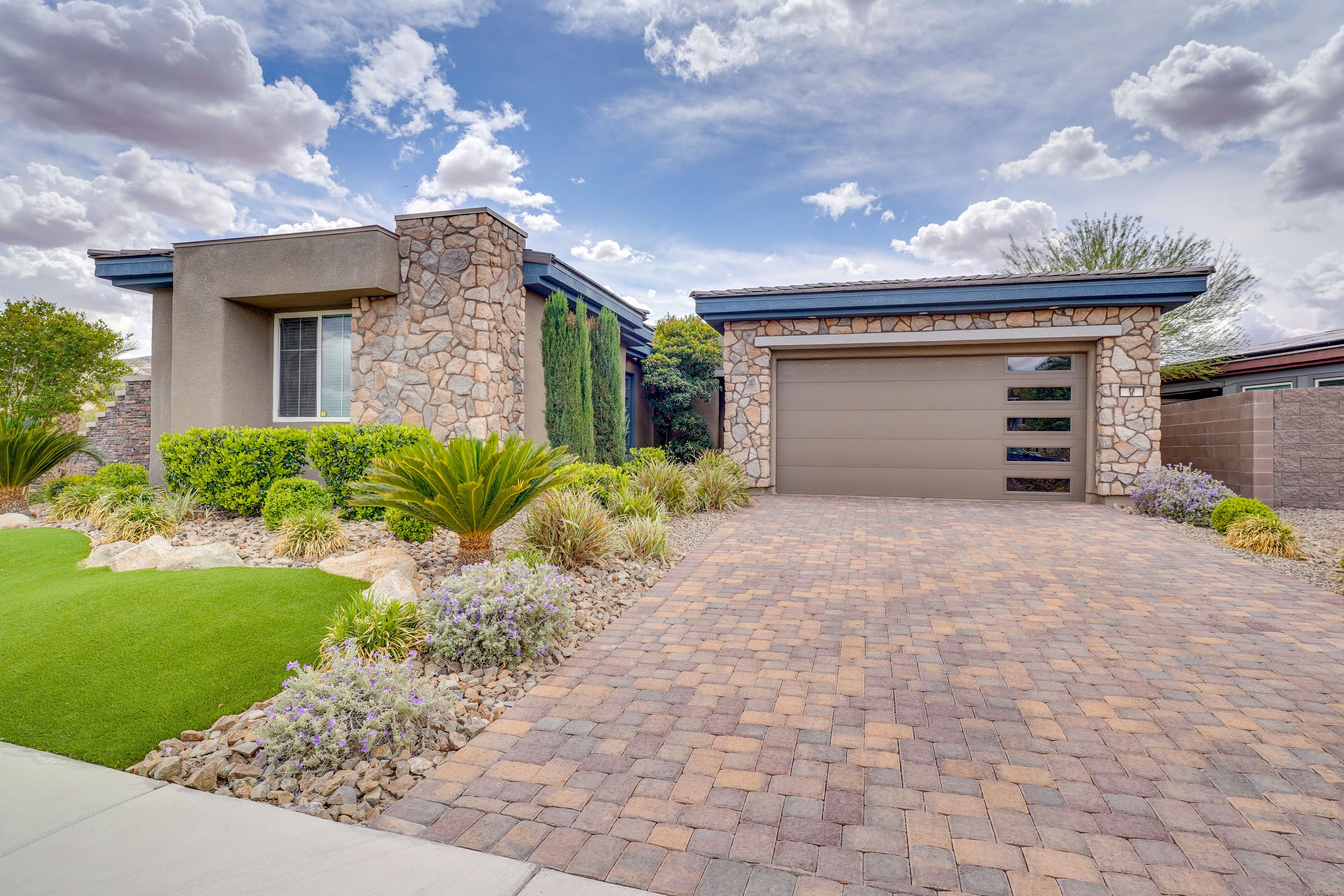 Exterior | Driveway (2 Vehicles)