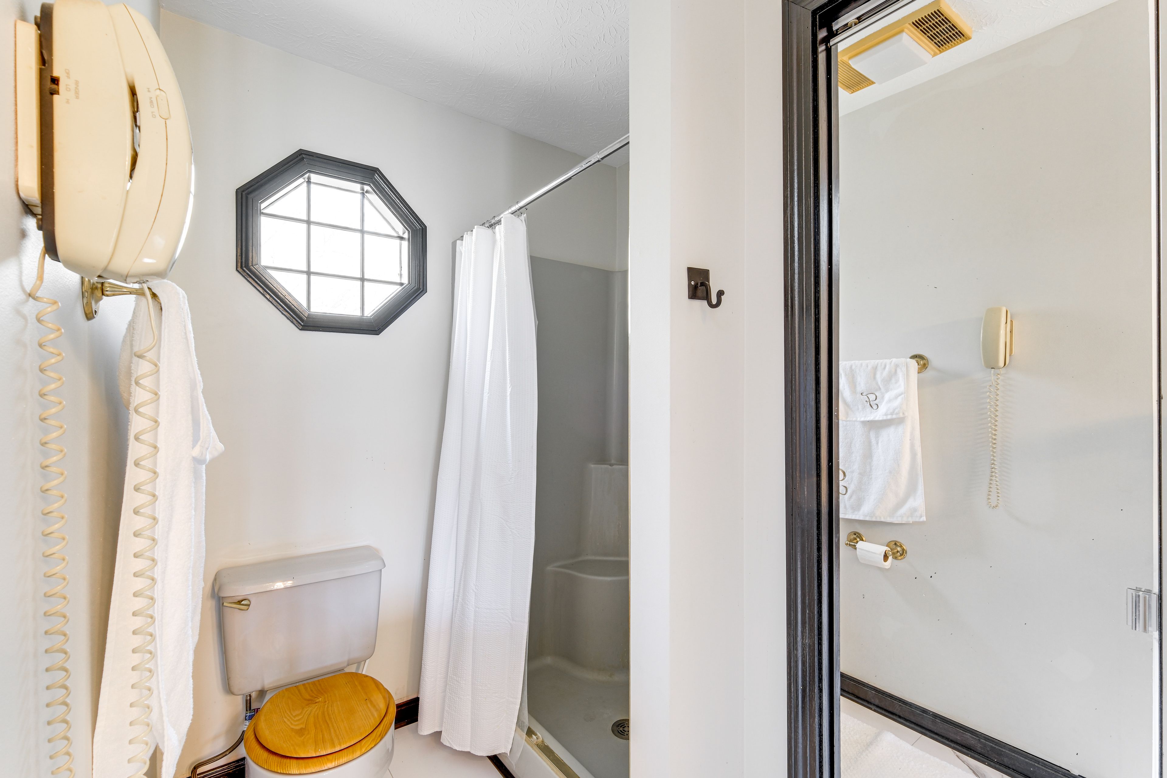 En-Suite Bathroom | 2nd Floor | Towels Provided
