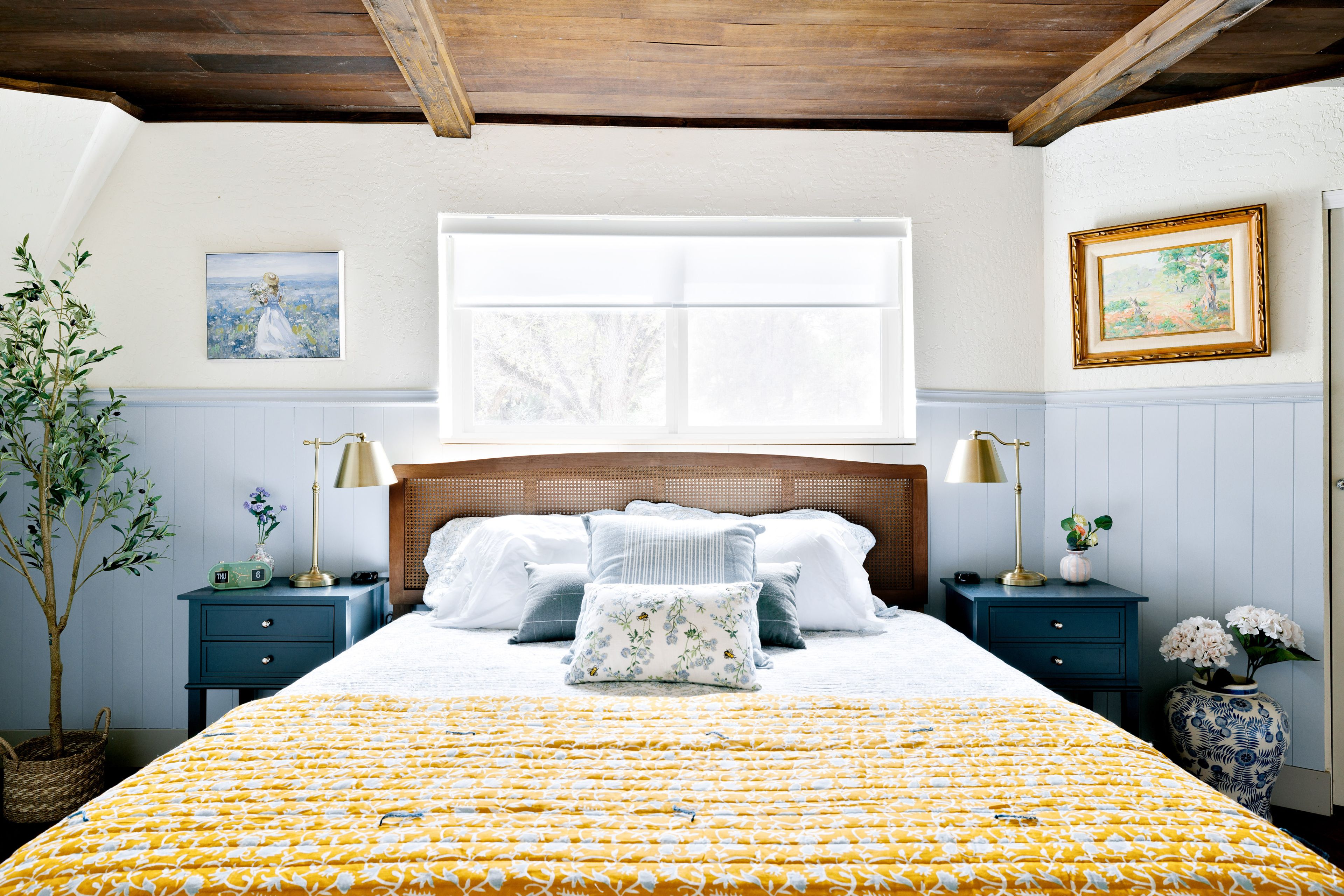 Bedroom 1 | 1st Floor | King Bed | Twin Daybed | Linens Provided