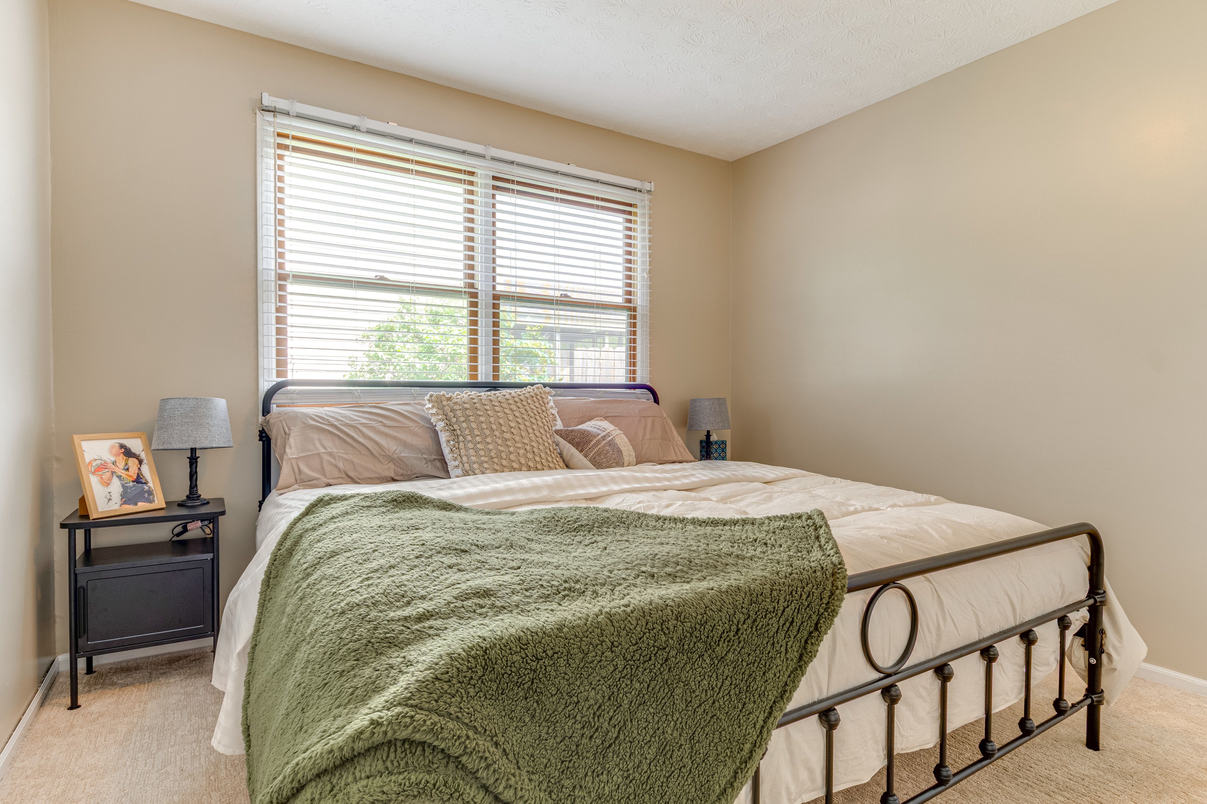 Bedroom 1 | King Bed | Smart TV