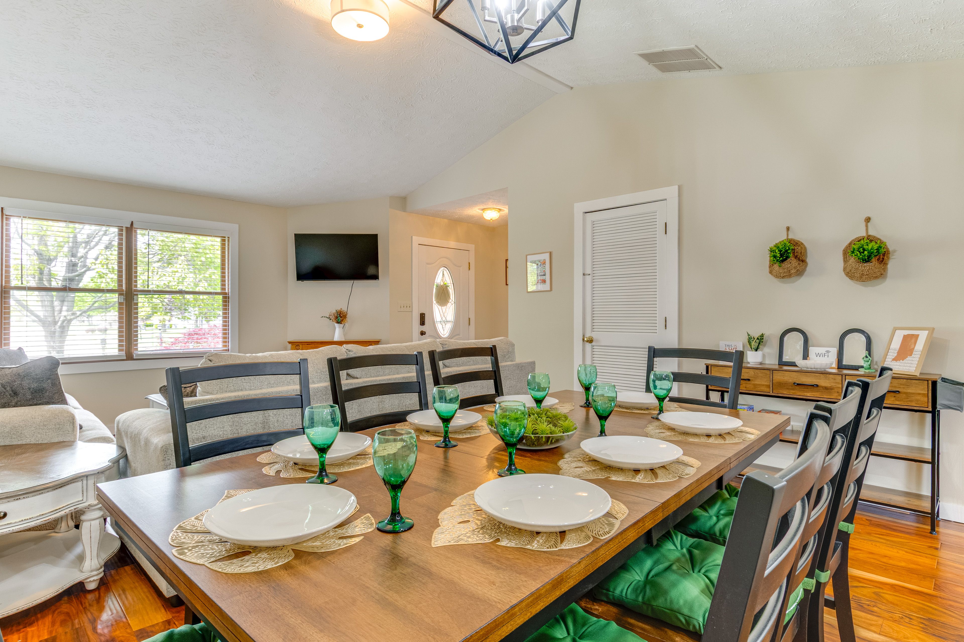 Dining Area | Dishware/Flatware