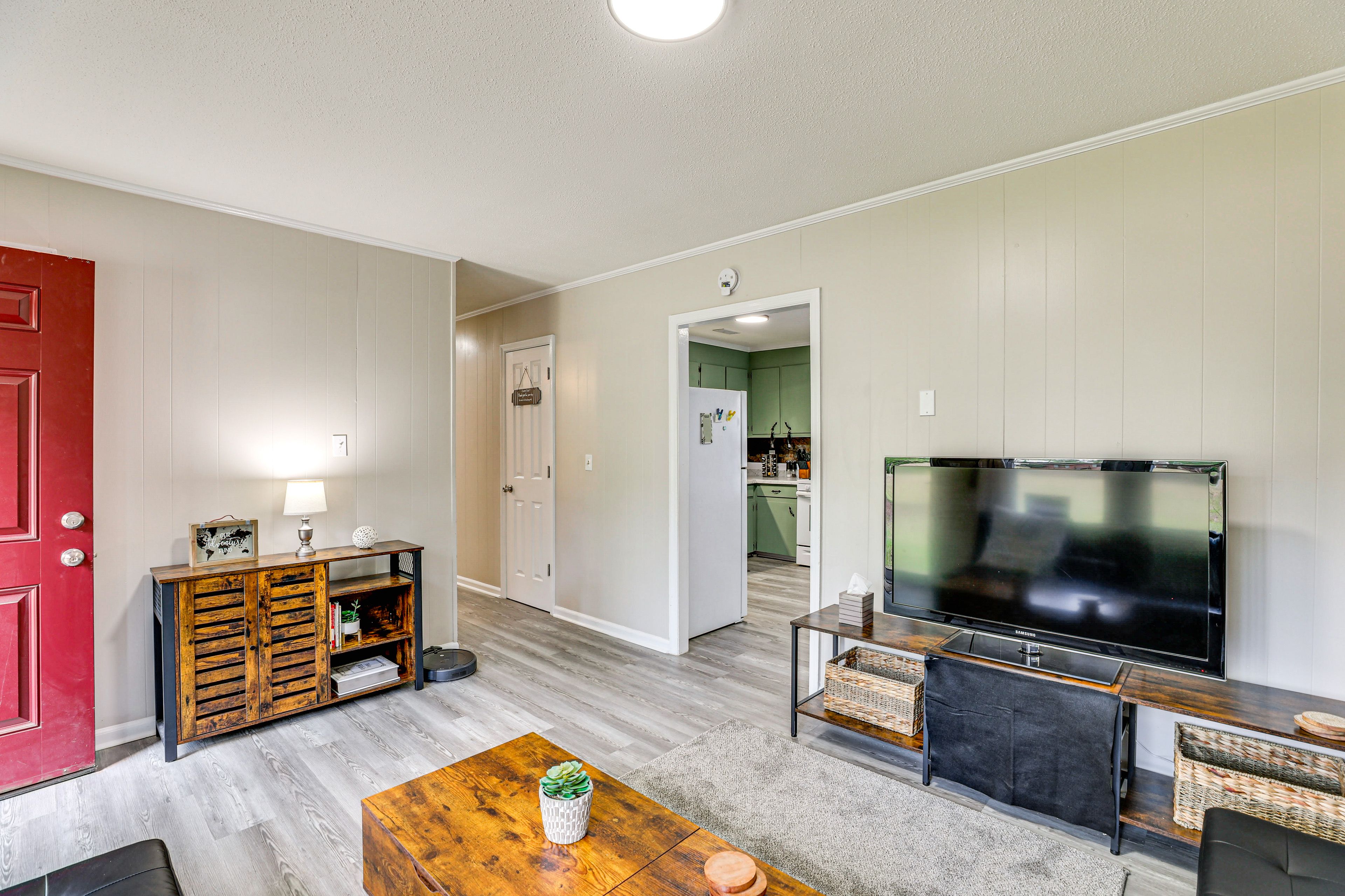 Living Room | 2 Full Futons | Free WiFi | Central A/C & Heat | Smart TV
