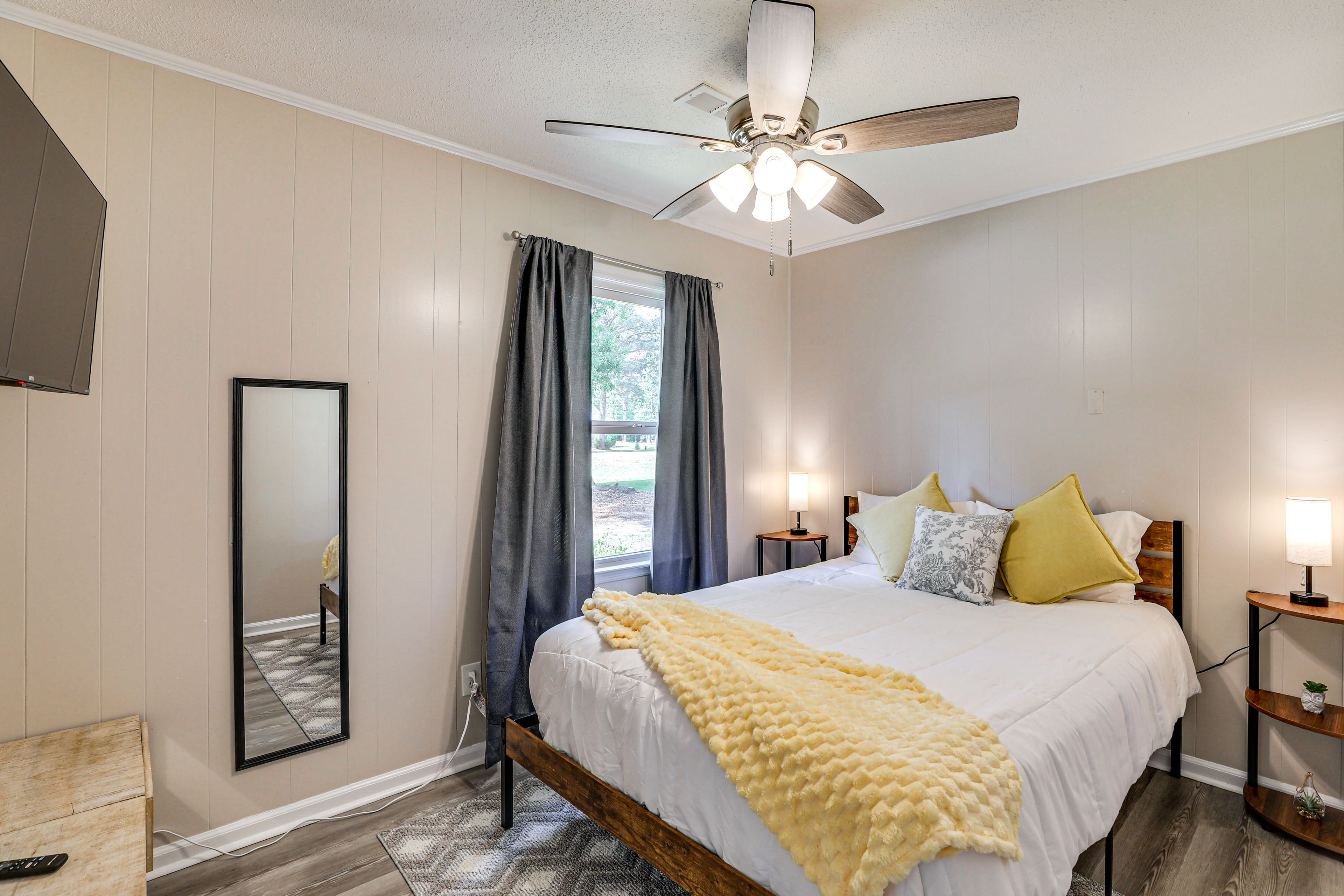 Bedroom 3 | Queen Bed | Smart TV
