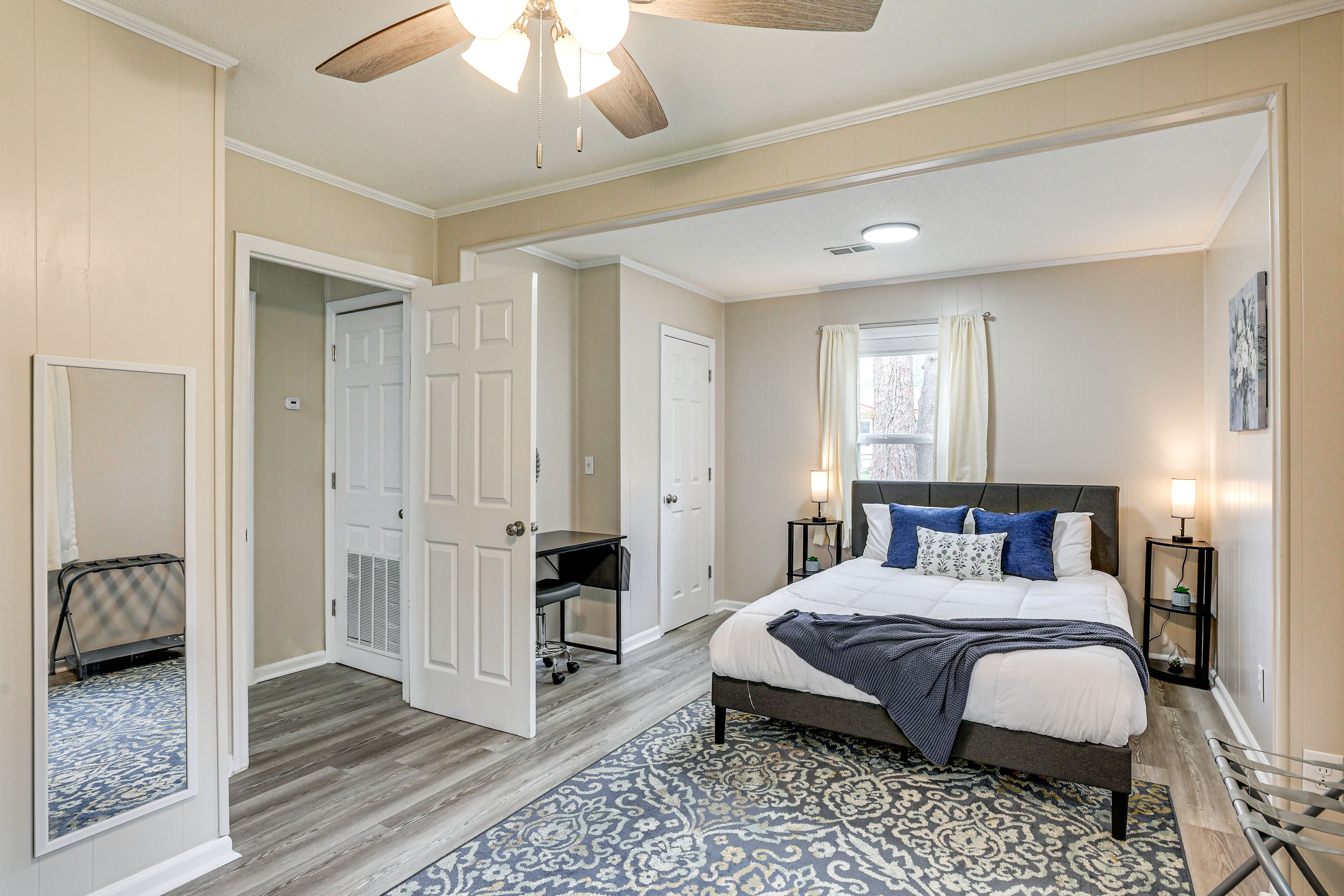 Bedroom 1 | King Bed | Smart TV | Washer & Dryer