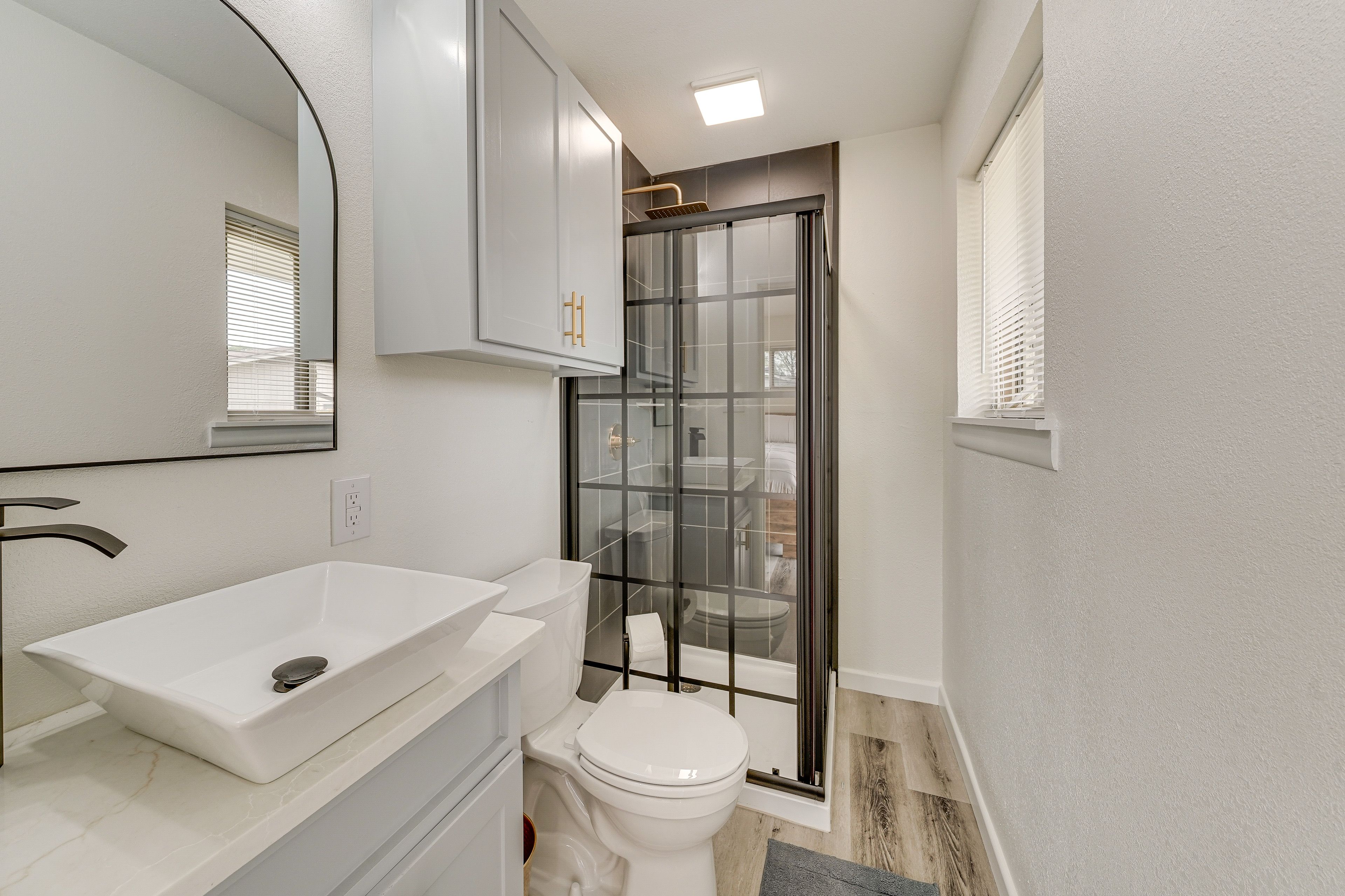 Full Bathroom | Towels Provided