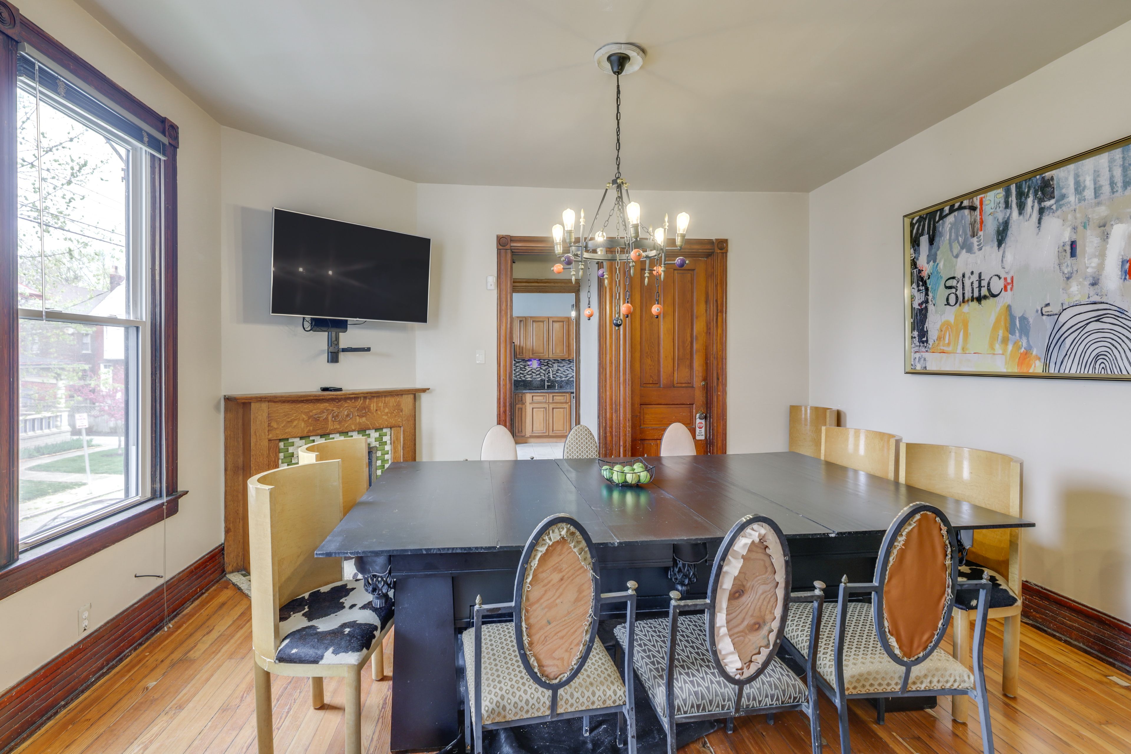 Dining Area | Dishware/Flatware Provided | 1st Floor