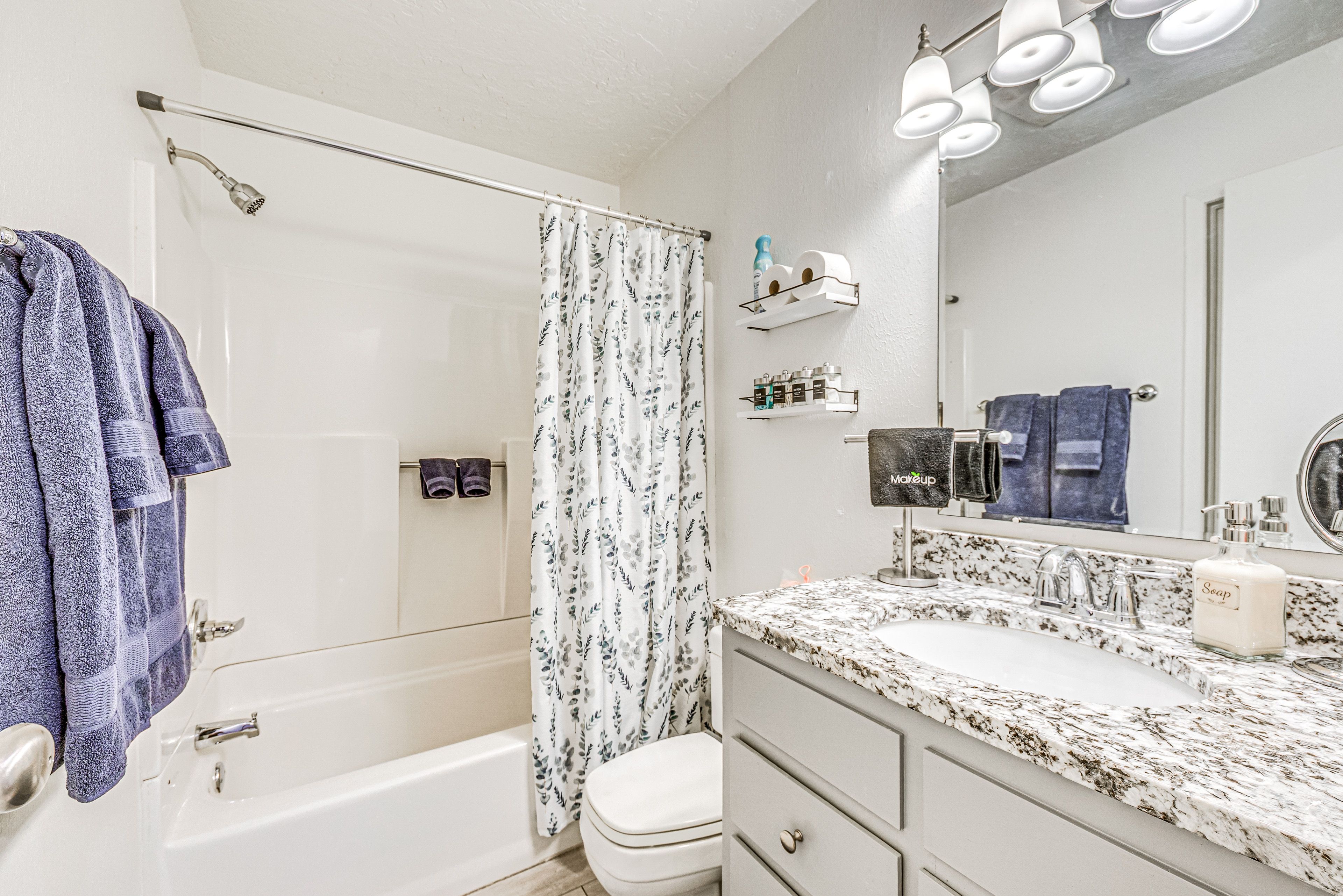Full Bathroom | 1st Floor | Shower/Tub Combo