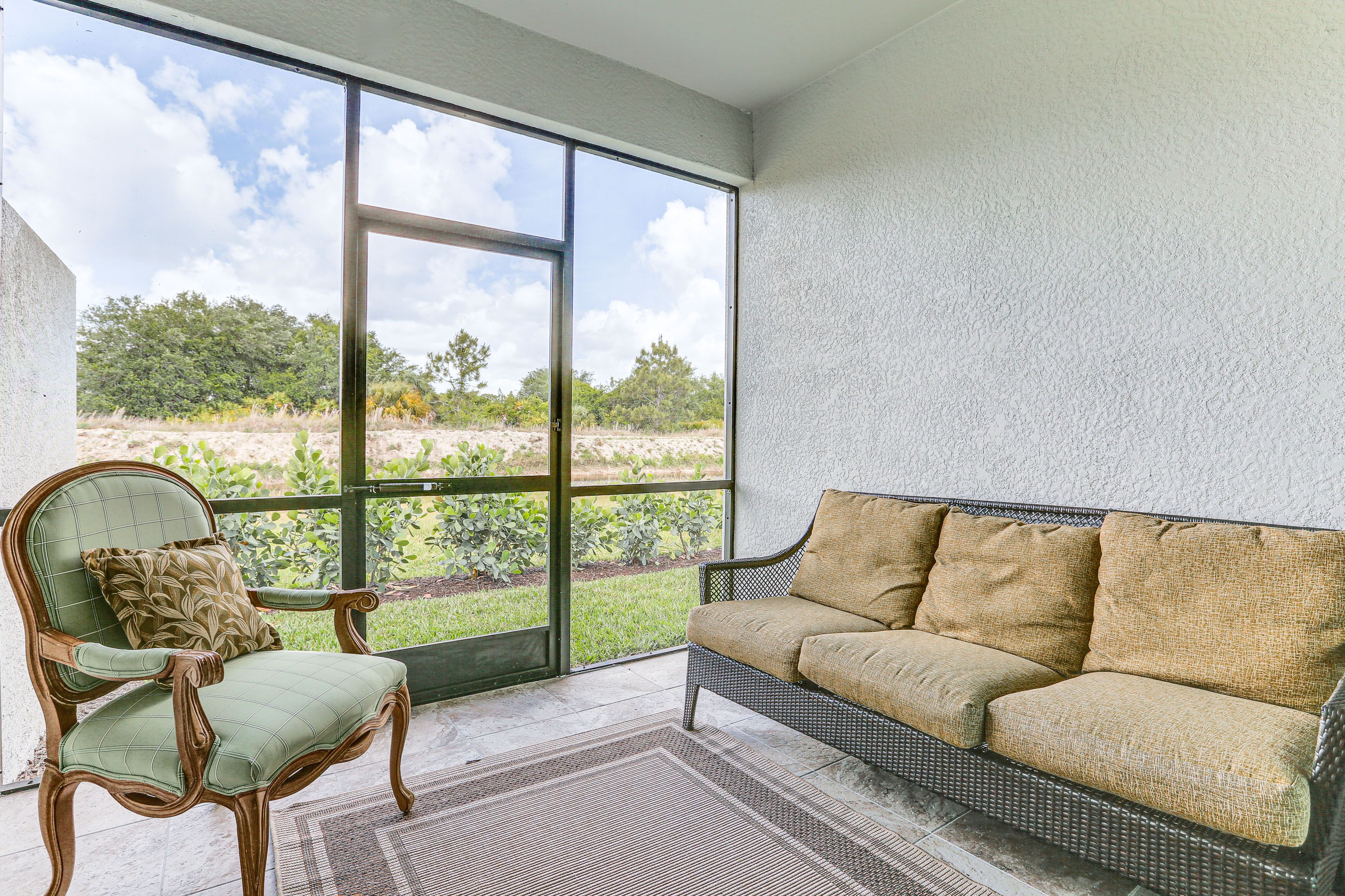 Screened Lanai | Golf Course On-Site | 15 Mi to Manatee Park