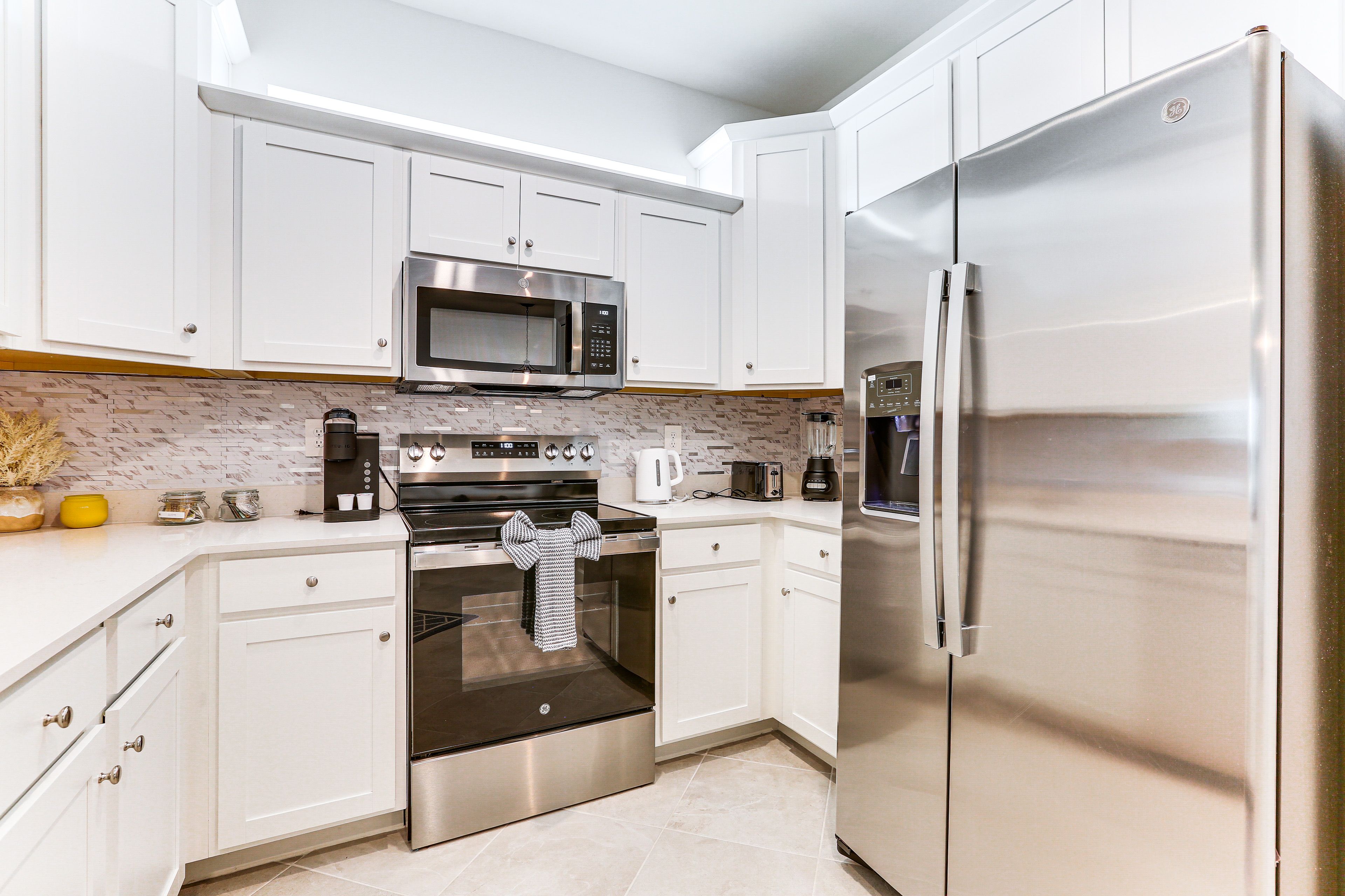 Kitchen | Keurig Coffee Maker | Blender | Toaster | Cooking Basics