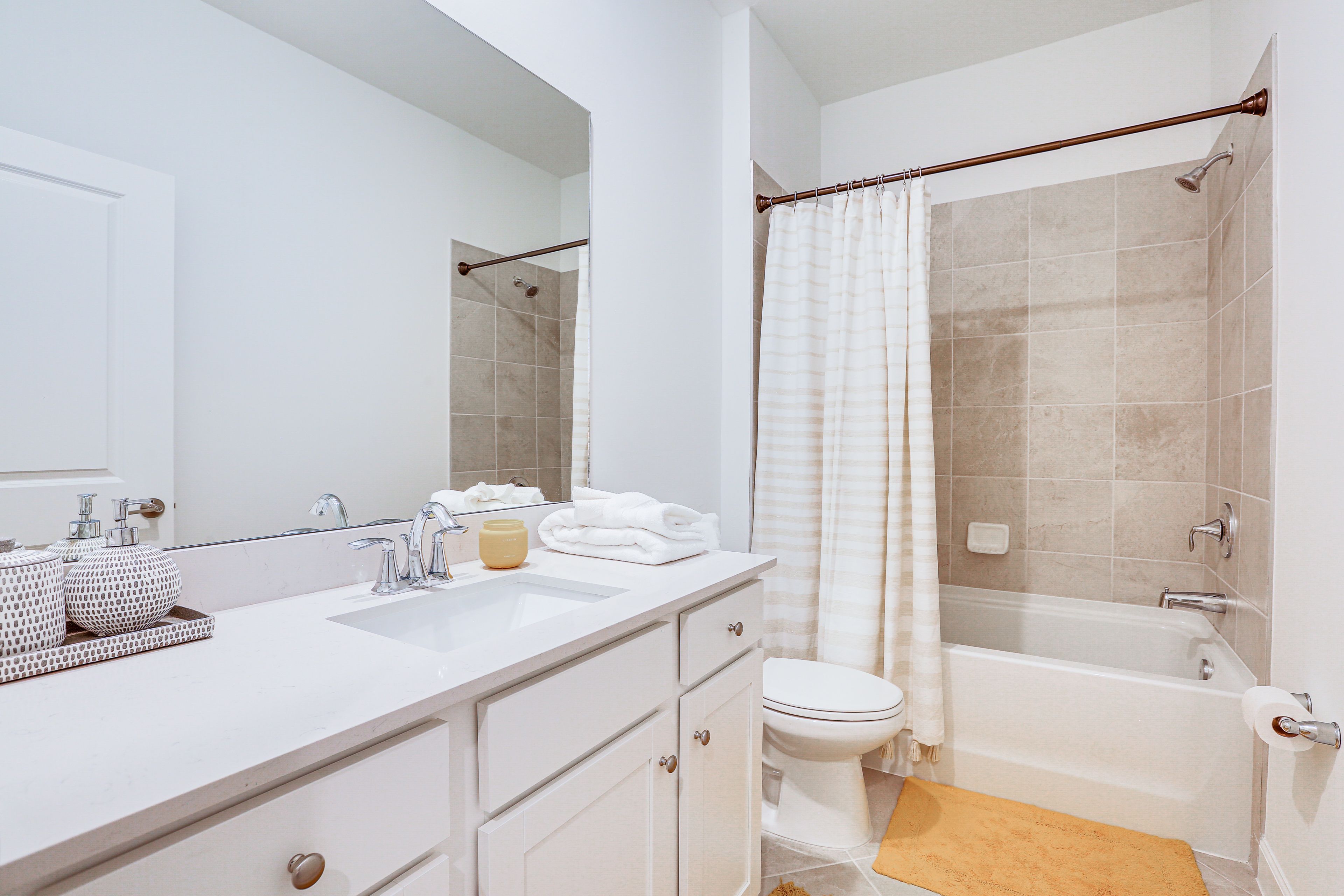 Full Bathroom | Complimentary Toiletries | Hair Dryer