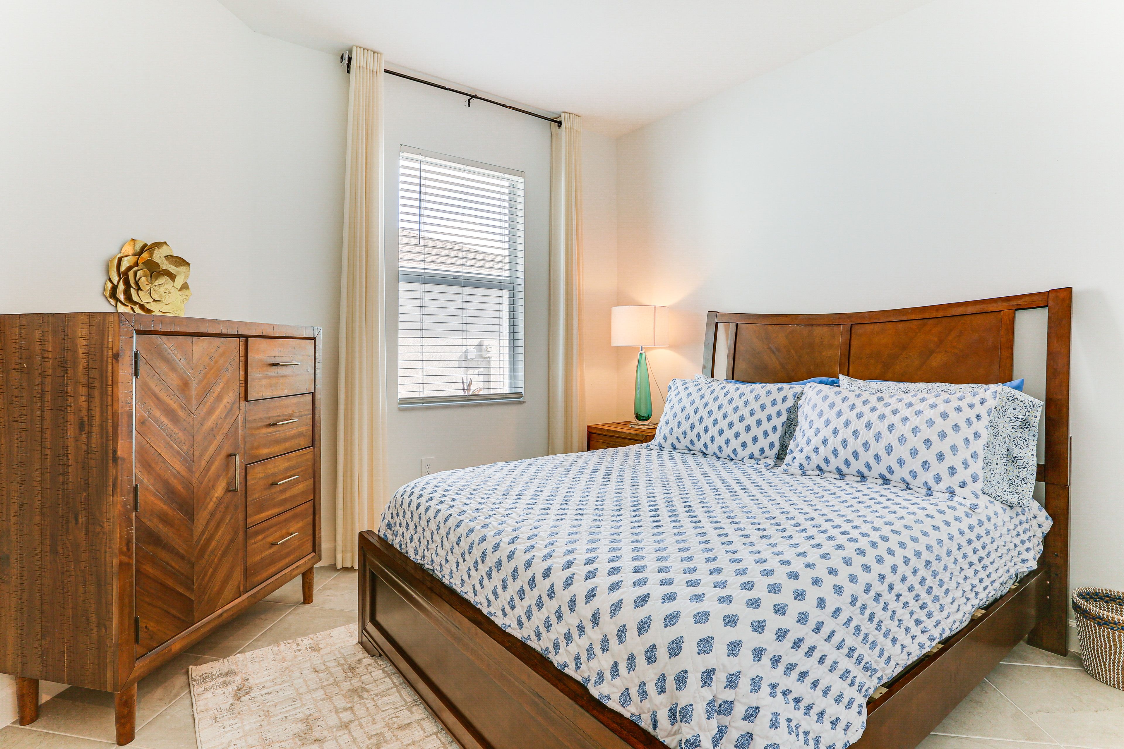 Bedroom 2 | Queen Bed