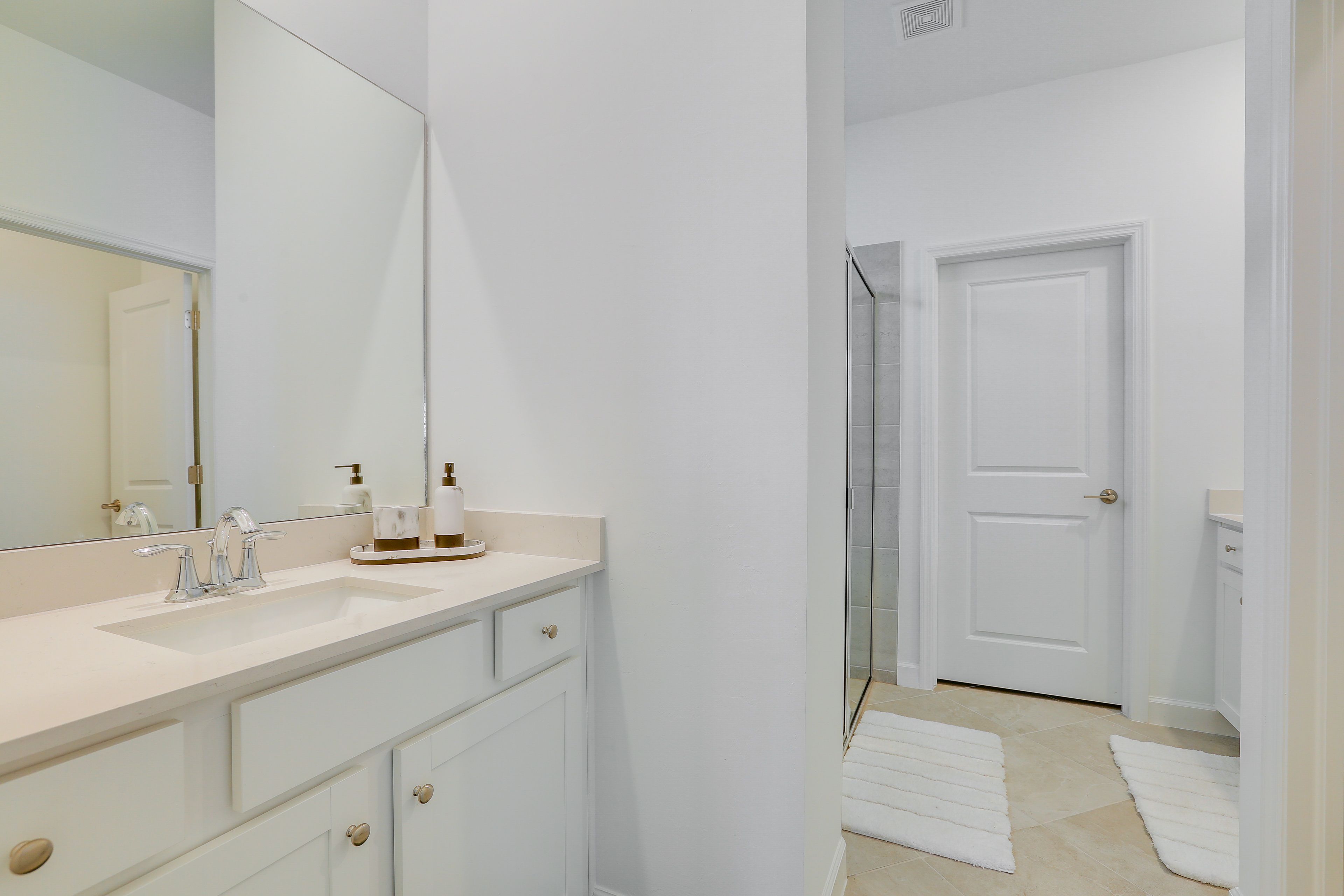 En-Suite Bathroom | Towels Provided