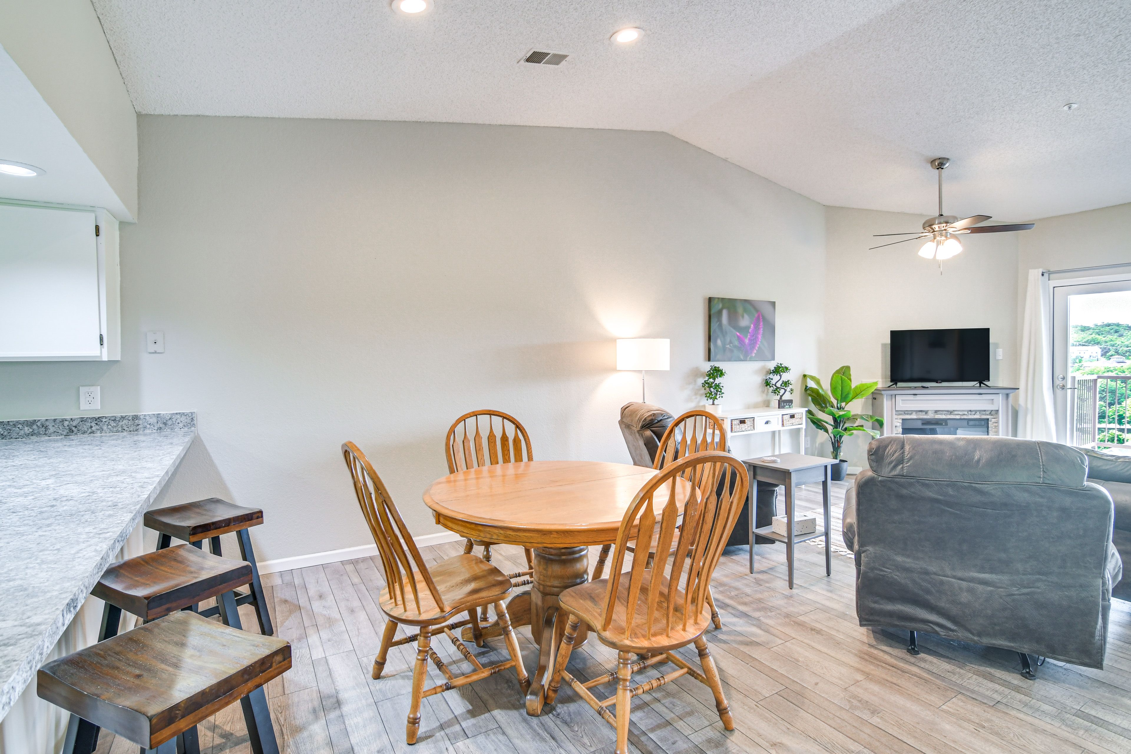 Dining Area | Dishware & Flatware | Central A/C & Heat