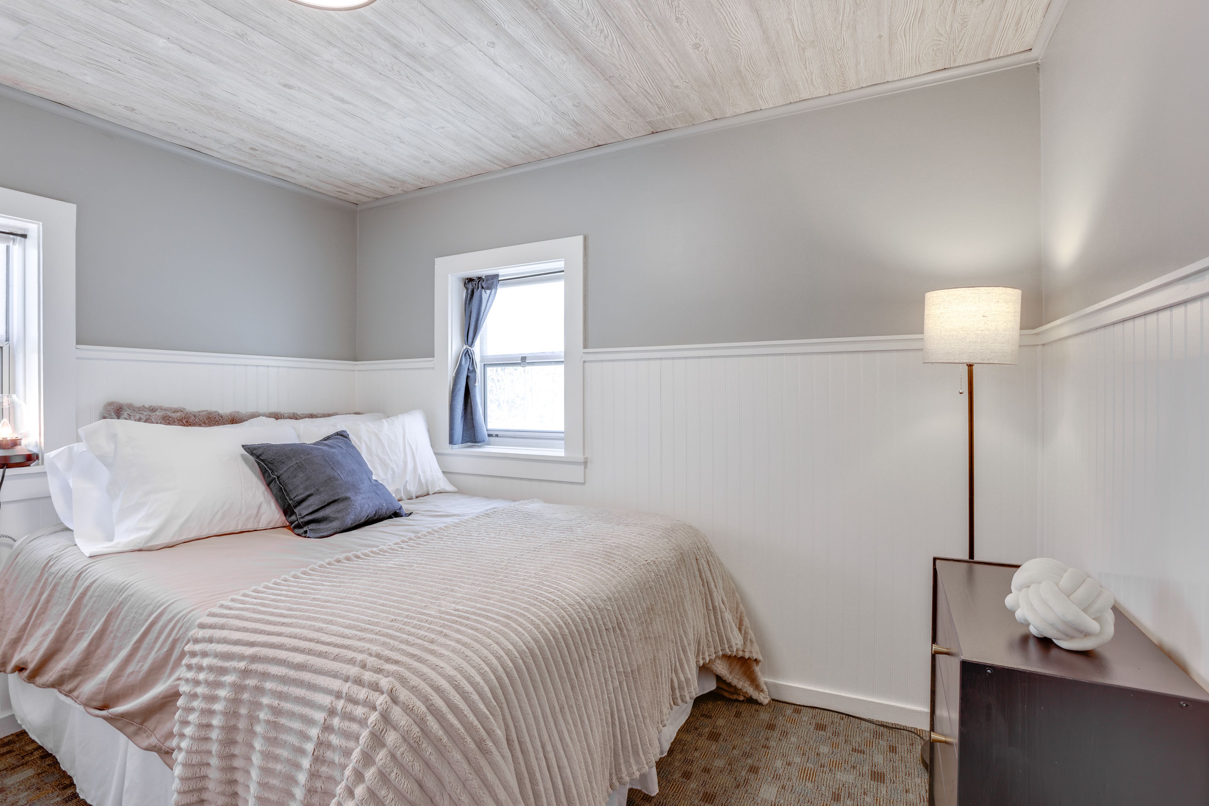 Bedroom | Full Bed | Linens Provided