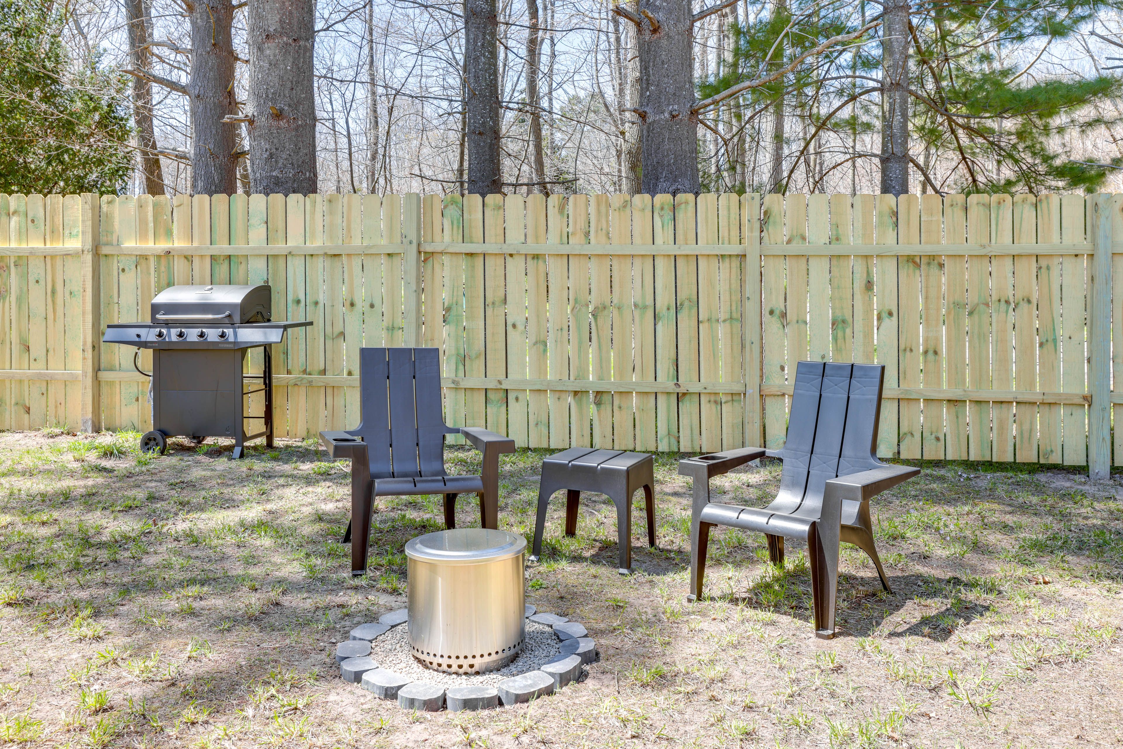 Yard | Gas Grill | Outdoor Seating