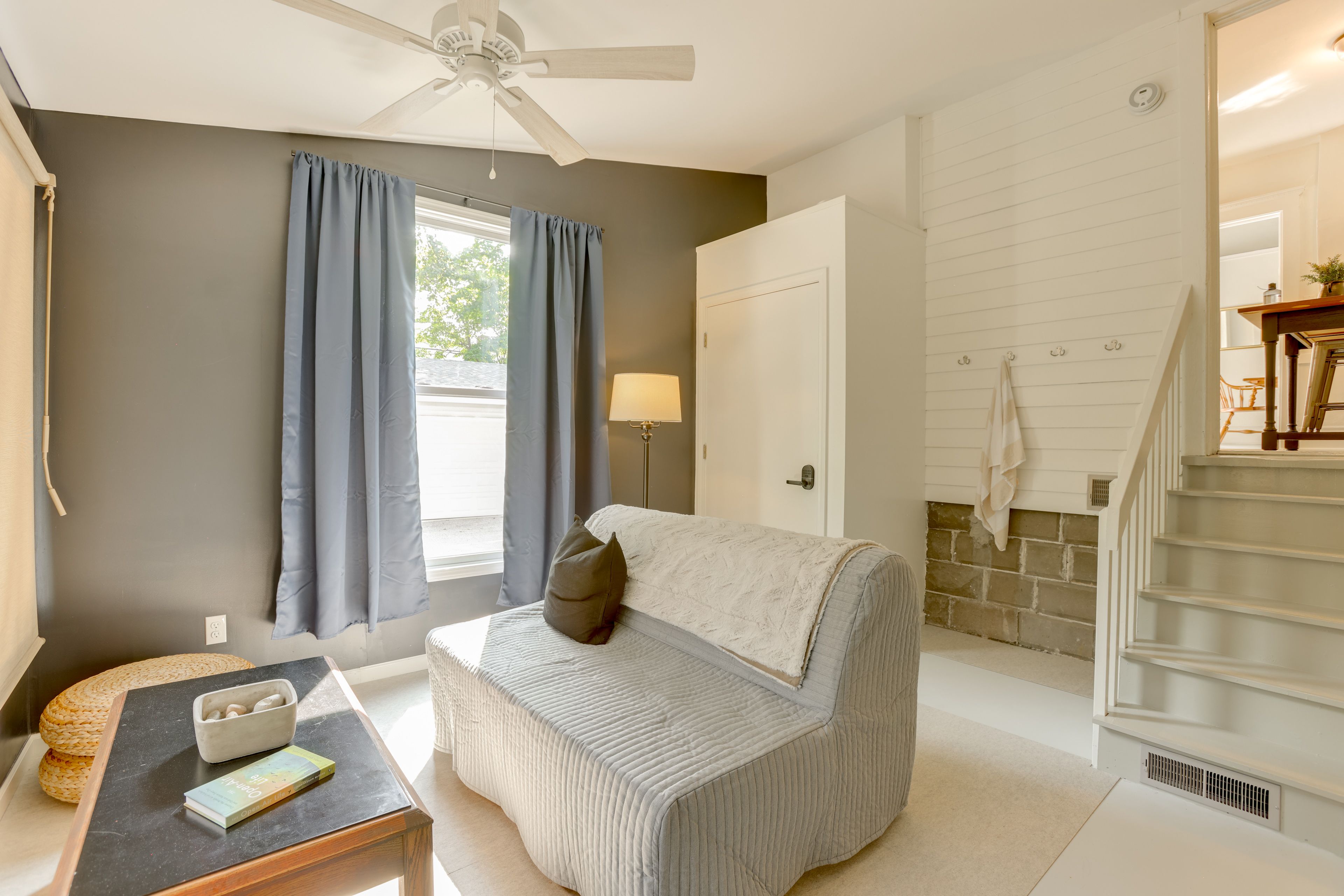 Living Room | Full Futon | Washer/Dryer