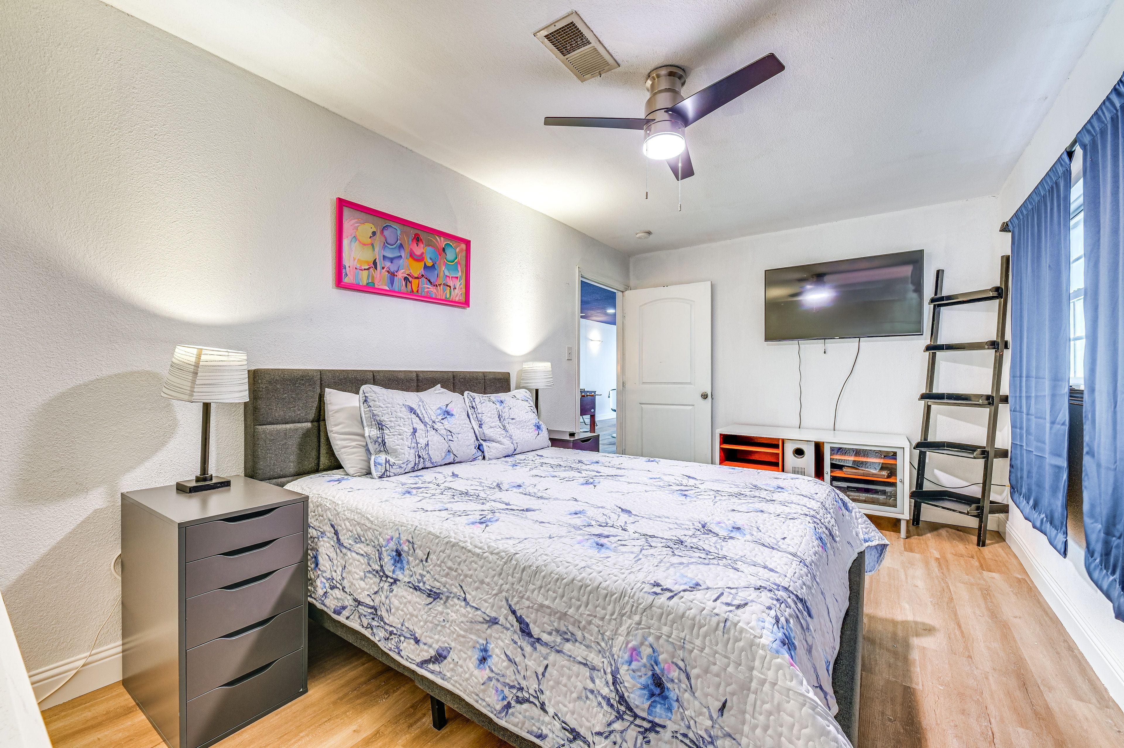 Bedroom 5 | Queen Bed | 2nd Floor