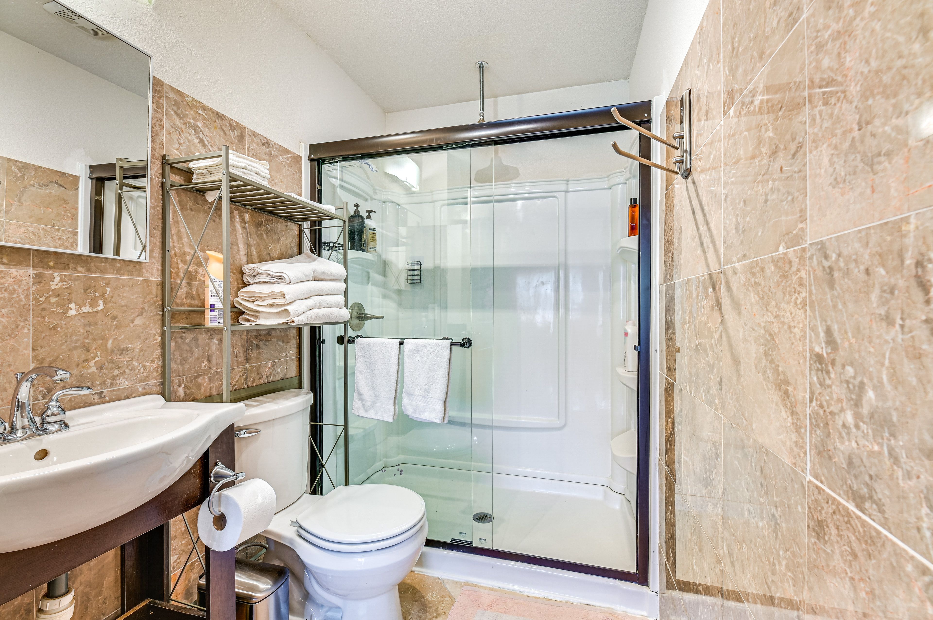 Bathroom | 2nd Floor