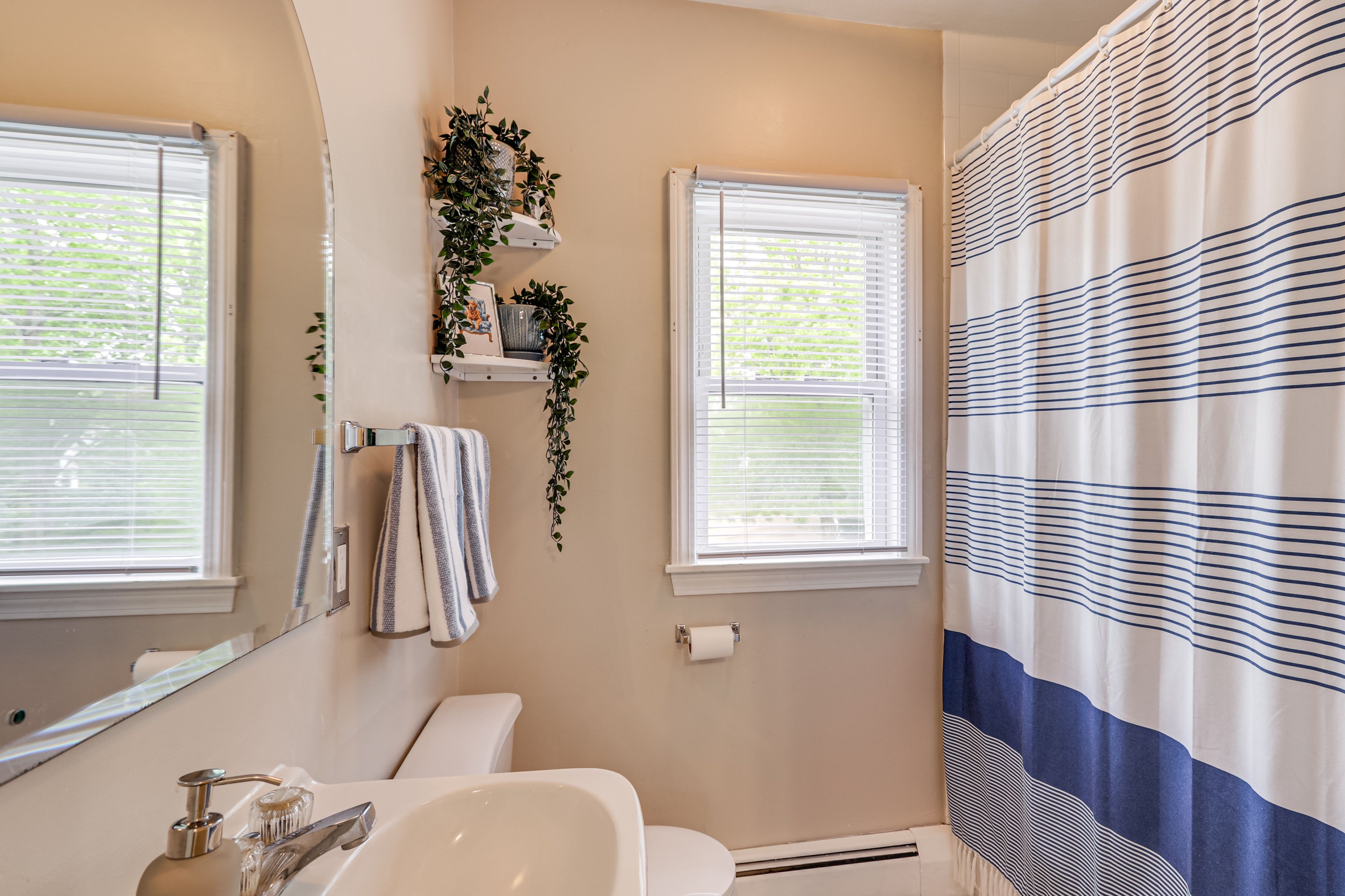 Full Bathroom | 2nd Floor