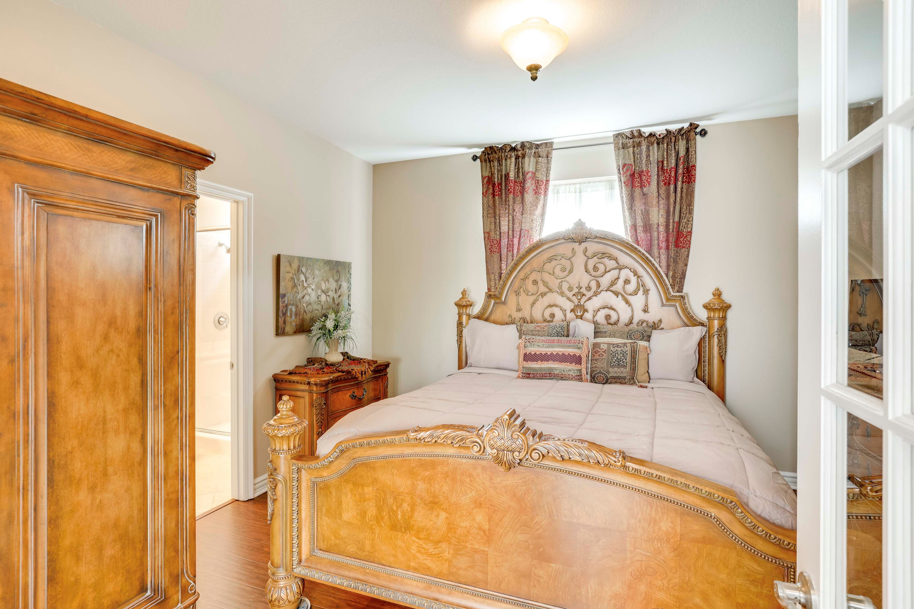 Bedroom 1 | California King Bed | En-Suite Bathroom | 1st Floor